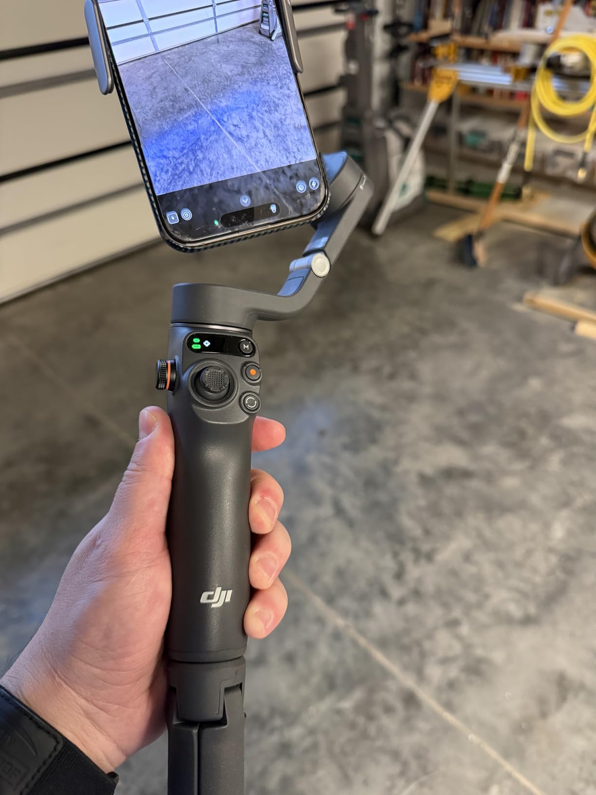 DJI Osmo Mobile 6 Gimbal Stabilizer for Smartphones, 3-Axis Phone Gimbal, Built-In Extension Rod, Object Tracking, Portable and Foldable, Vlogging Stabilizer - Customer Photo 1