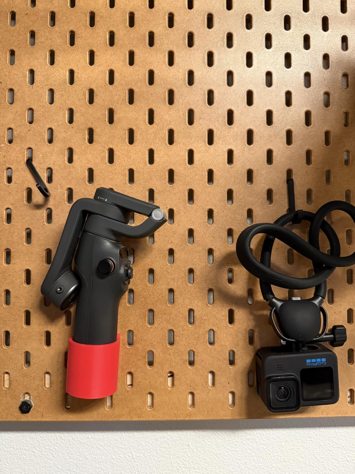 DJI Osmo Mobile 6 Gimbal Stabilizer for Smartphones, 3-Axis Phone Gimbal, Built-In Extension Rod, Object Tracking, Portable and Foldable, Vlogging Stabilizer - Customer Photo 2