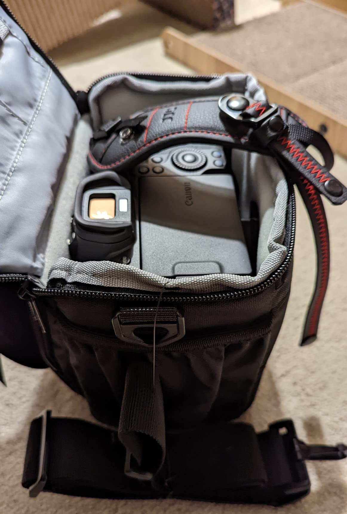 Lowepro Adventura, Camera Schoulder Bag with Adjustable/Removable Shoulder Strap - Customer Photo 1