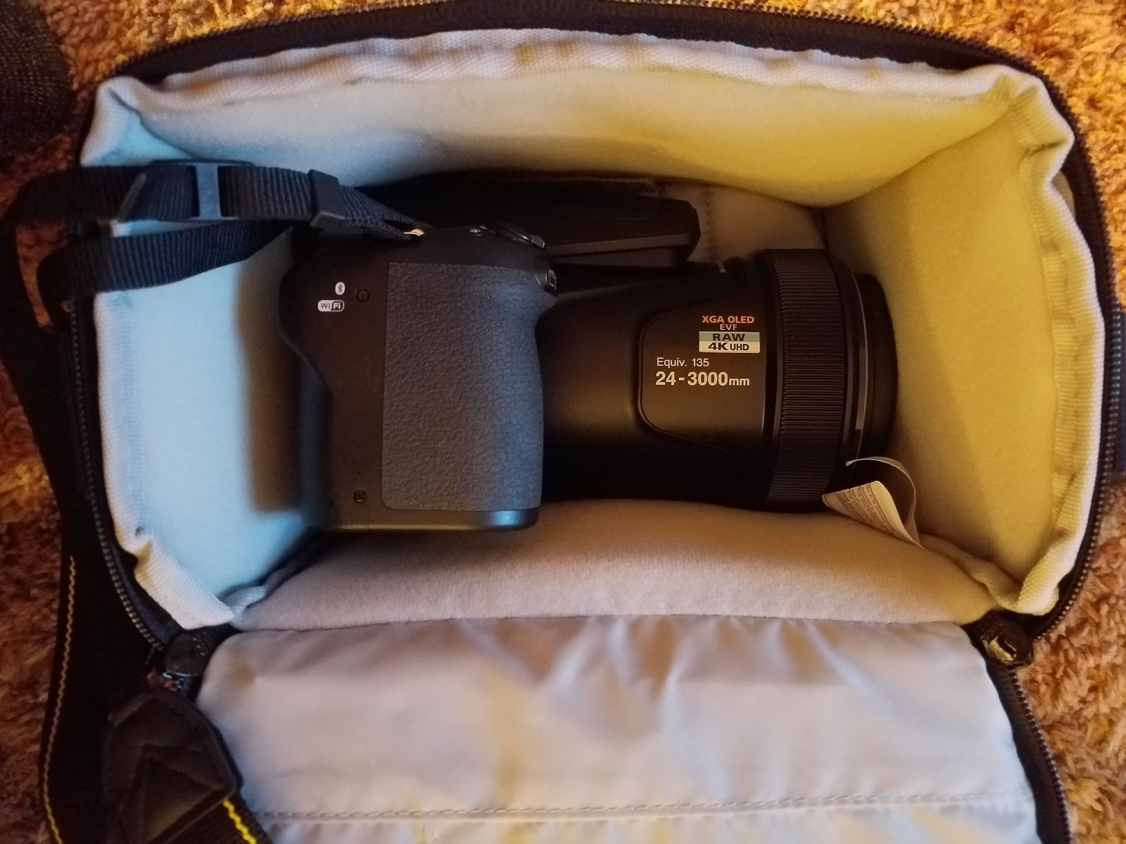 Lowepro Adventura, Camera Schoulder Bag with Adjustable/Removable Shoulder Strap - Customer Photo 2