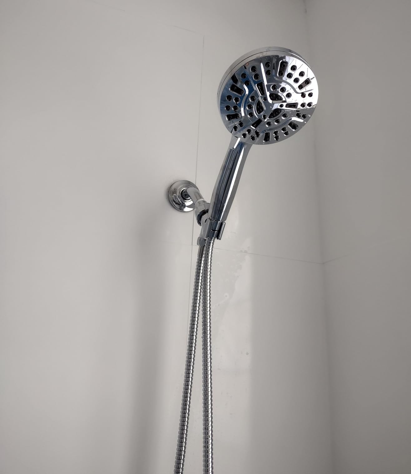 BESAQUO Shower Head,10 Functions High Pressure shower head with handheld, Built-in Pause Mode & Power Wash, Non-Clogging Nozzles High Flow Hand Held Shower Head, Leakproof 6ft Hose&Adjustable Bracket Customer Review BESAQUO Shower Head,10 Functions High Pressure shower head with handheld, Built-in Pause Mode & Power Wash, Non-Clogging Nozzles High Flow Hand Held Shower Head, Leakproof 6ft Hose&Adjustable Bracket - Customer Photo 1