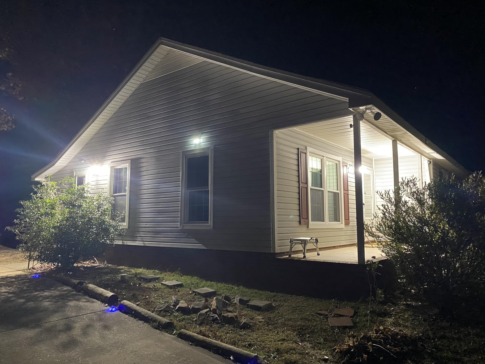 LUTEC 72W 7500LM LED Security Lights Motion Sensor Light Outdoor, 5000K Daylight, IP65 Waterproof, Dusk to Dawn, 3-Head Motion Detected Flood Light for Garage, Yard, Porch(Black) - Customer Photo 1