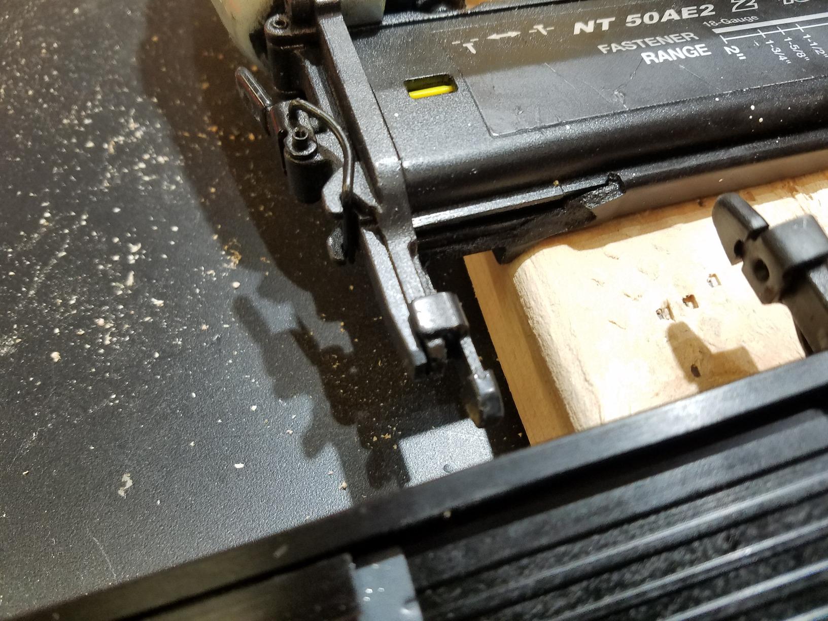 WEN 61722K 18-Gauge 2-in-1 Pneumatic 2-Inch Brad Nailer and 1/4-Inch Crown Stapler Customer Review WEN 61722K 18-Gauge 2-in-1 Pneumatic 2-Inch Brad Nailer and 1/4-Inch Crown Stapler - Customer Photo 2