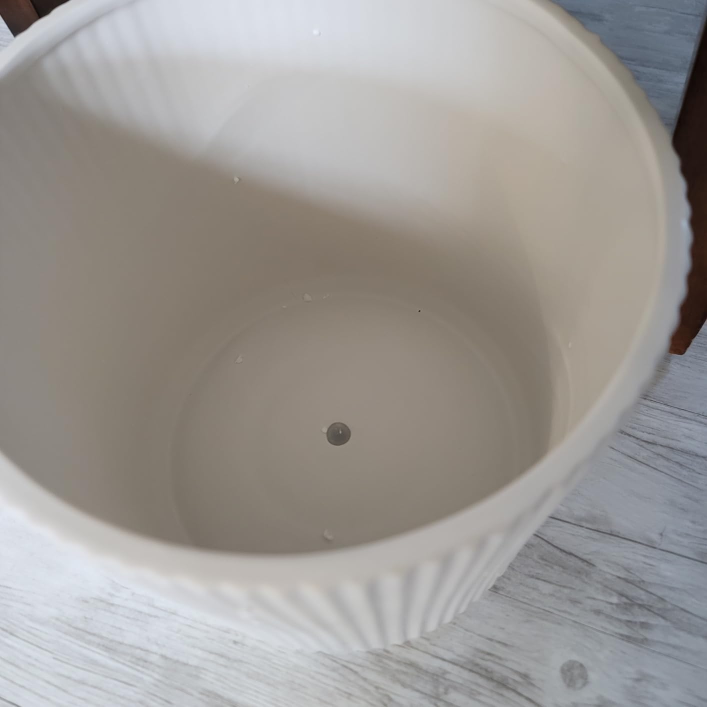 Amazon Basics Assorted Sizes Fluted Ceramic Round Indoor Outdoor Planters with Drainage, Set of 3, Modern Design, 6 inch, 8 inch, 10 inch, White Customer Review Amazon Basics Assorted Sizes Fluted Ceramic Round Indoor Outdoor Planters with Drainage, Set of 3, Modern Design, 6 inch, 8 inch, 10 inch, White - Customer Photo 2