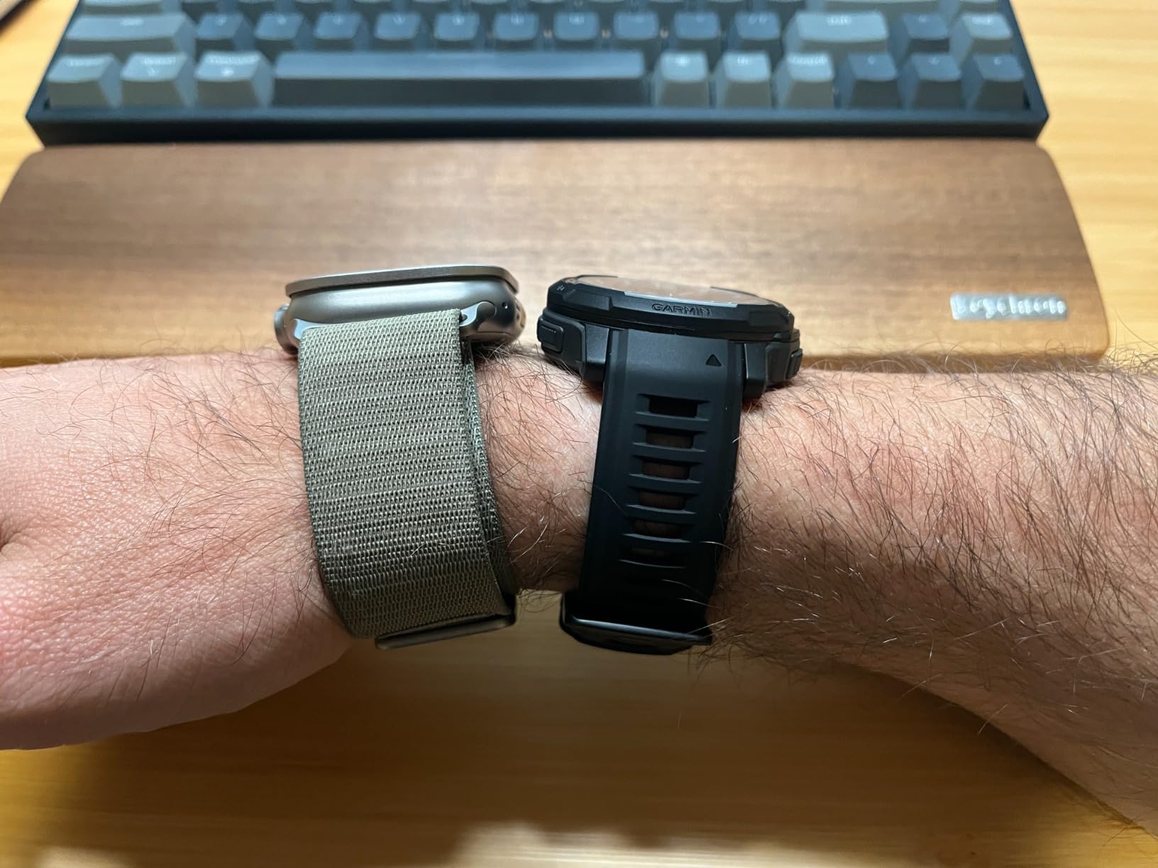 Garmin Instinct Crossover, Rugged Hybrid Smartwatch, Analog Hands and Digital Display, Black - Customer Photo 1