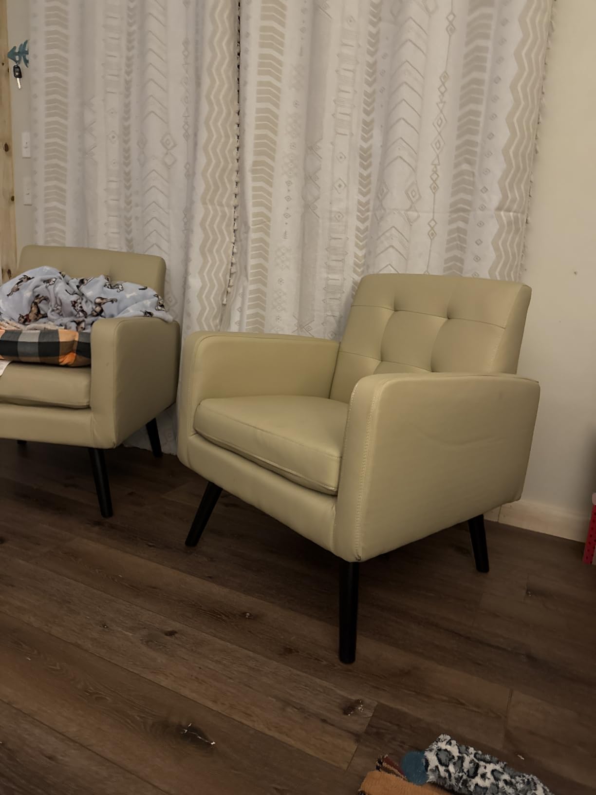 Yaheetech Mid-Century Accent Chairs, Modern Upholstered Living Room Chair, Cozy Armchair Button Tufted Back and Wood Legs for Bedroom/Office/Cafe, Yellow - Customer Photo 1