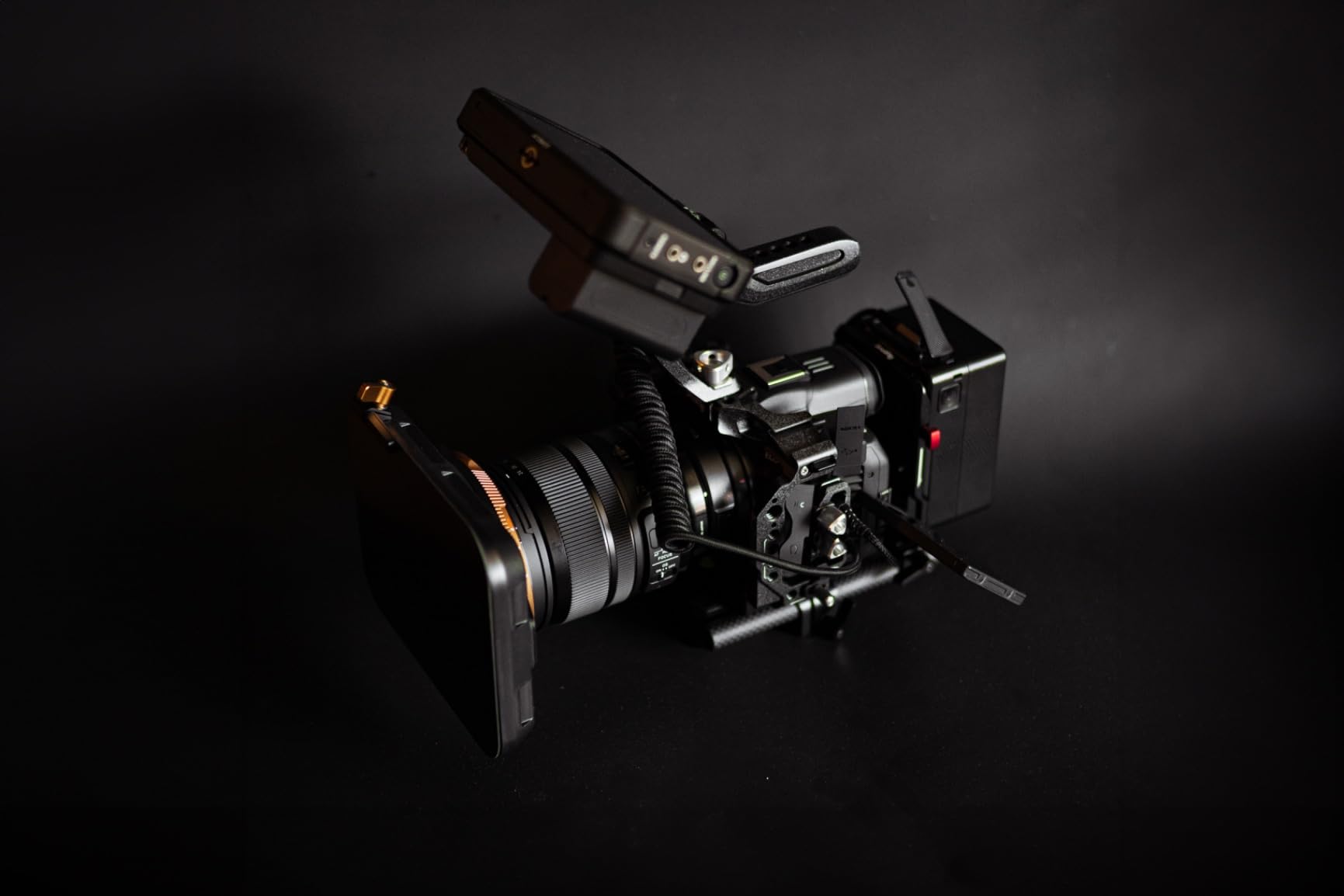 Canon EOS R5 C RF24-105mm F4 L is USM Lens Kit 8K/60P FF Sensor Pro Cinema/Photo Camera, RF Mount, Internal RAW, 8K HDMI RAW Out, 4K/2K Oversampling, Compact, Lightweight Design, Dual Pixel CMOS AF - Customer Photo 1