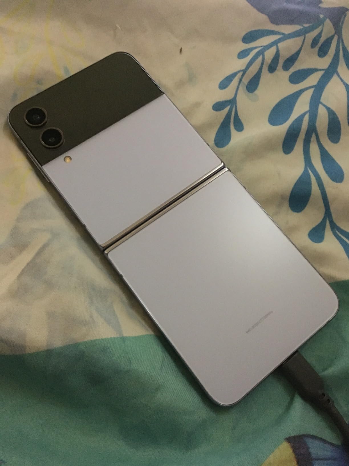 Samsung Galaxy Z Flip 4 5G, US Version, 128GB, Graphite - Unlocked (Renewed) - Customer Photo 1