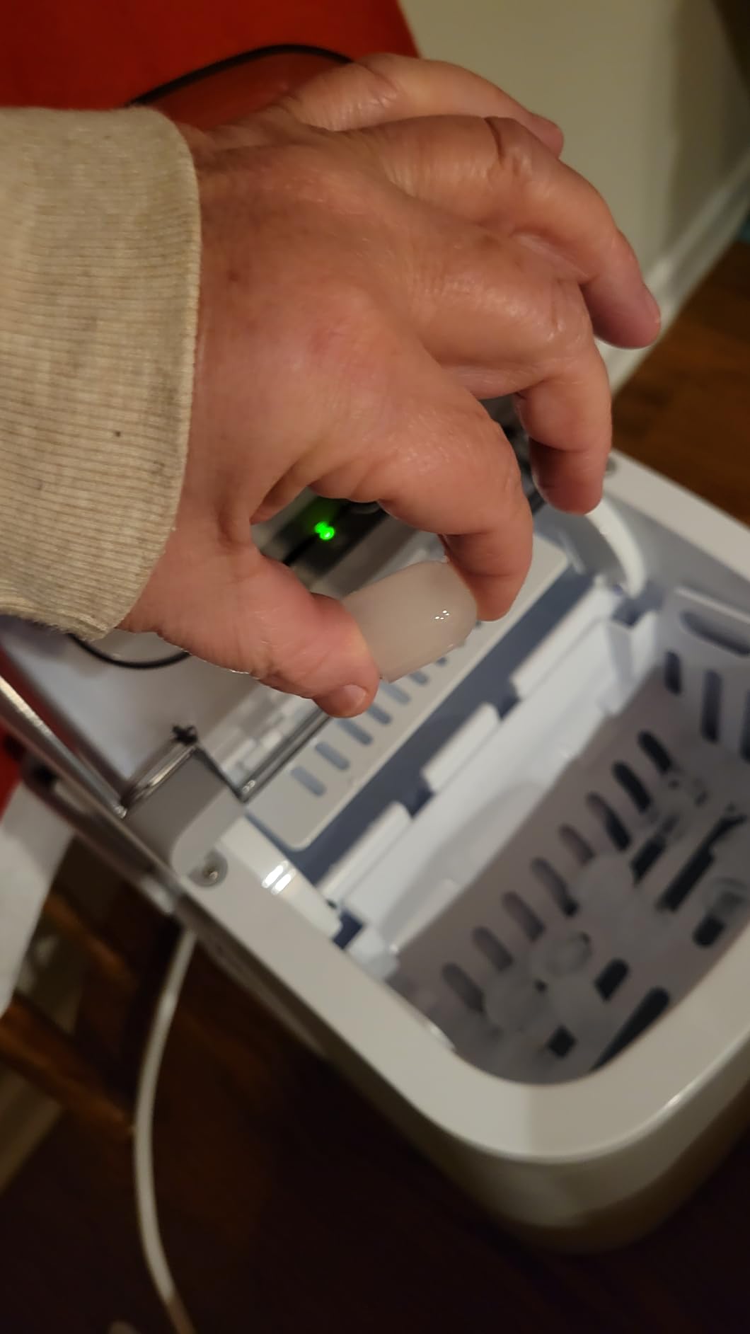 Portable Countertop Ice Maker Machine with Handle, 9 Bullet-Shaped Ice Cubes Ready in 6 Mins, 26Lbs/24H, Self-Cleaning Function with Ice Scoop and Basket for Home/Kitchen/Party (Grey) - Customer Photo 1