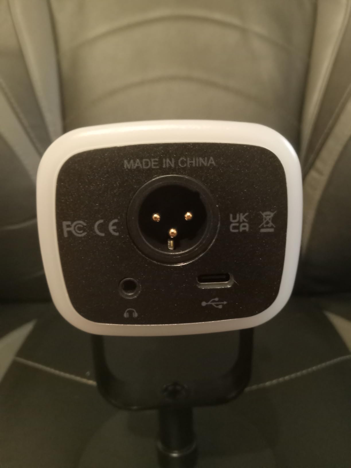 FIFINE USB/XLR Dynamic Microphone for Podcast Recording, PC Computer Gaming Streaming Mic with RGB Light, Mute Button, Headphones Jack, Desktop Stand, Vocal Mic for Singing YouTube-AmpliGame AM8 Customer Review FIFINE USB/XLR Dynamic Microphone for Podcast Recording, PC Computer Gaming Streaming Mic with RGB Light, Mute Button, Headphones Jack, Desktop Stand, Vocal Mic for Singing YouTube-AmpliGame AM8 - Customer Photo 2