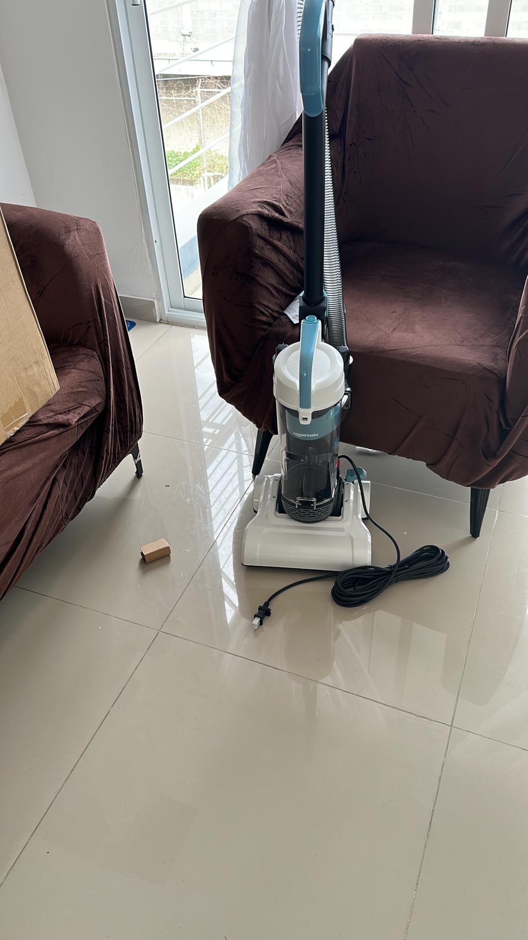 Amazon Basics Upright Bagless Vacuum Cleaner for Carpet and Hard Floors, With Crevice and Upholstery Tools, Detachable Handle, Lightweight (8.4 lbs), 1.7L Dust Cup, 720W, 25ft Cord, Black/White - Customer Photo 2