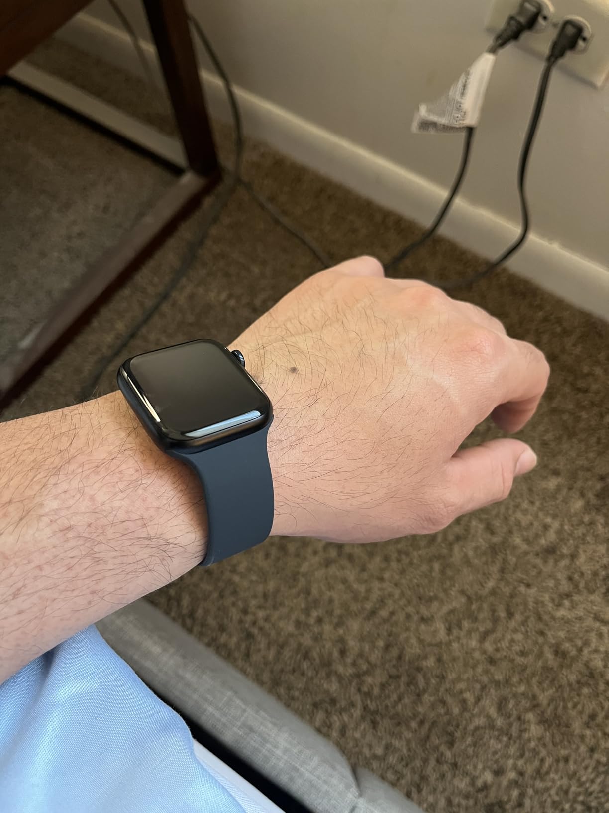 Apple Watch SE (2nd Gen) (GPS + Cellular, 44mm) - Midnight Aluminum Case with Midnight Sport Band, M/L (Renewed) - Customer Photo 2