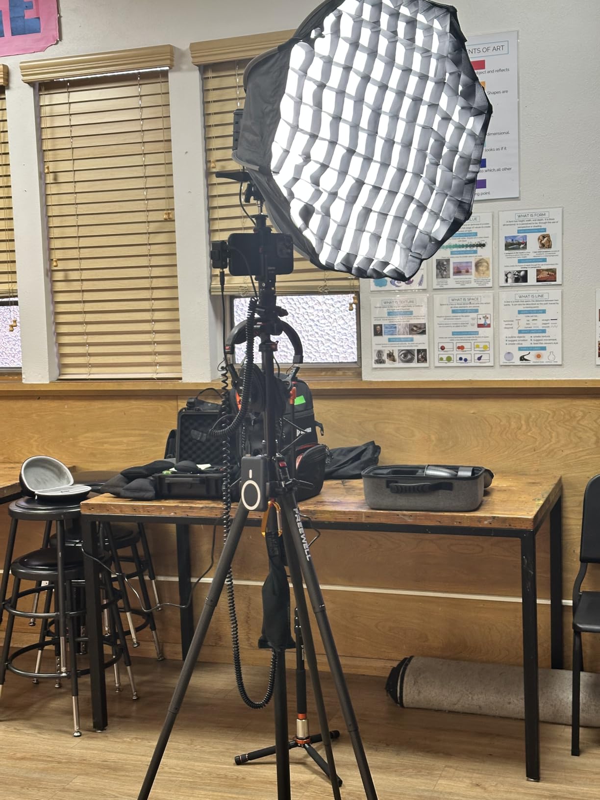 GVM Great Video Maker GVM 80W Bi-Color COB Video Light Kit, 2700K~7500K Continuous Lighting for Photography with Bowens Mount Softbox&Stand, 8 Effects Support AC Adapter & NP Battery - Customer Photo 1
