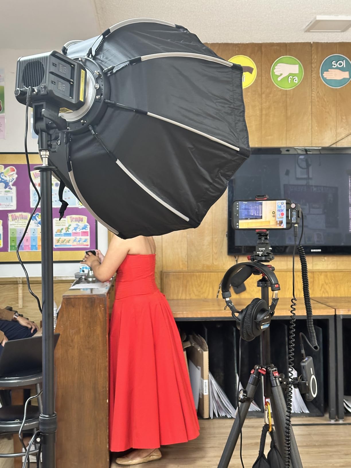 GVM Great Video Maker GVM 80W Bi-Color COB Video Light Kit, 2700K~7500K Continuous Lighting for Photography with Bowens Mount Softbox&Stand, 8 Effects Support AC Adapter & NP Battery - Customer Photo 2