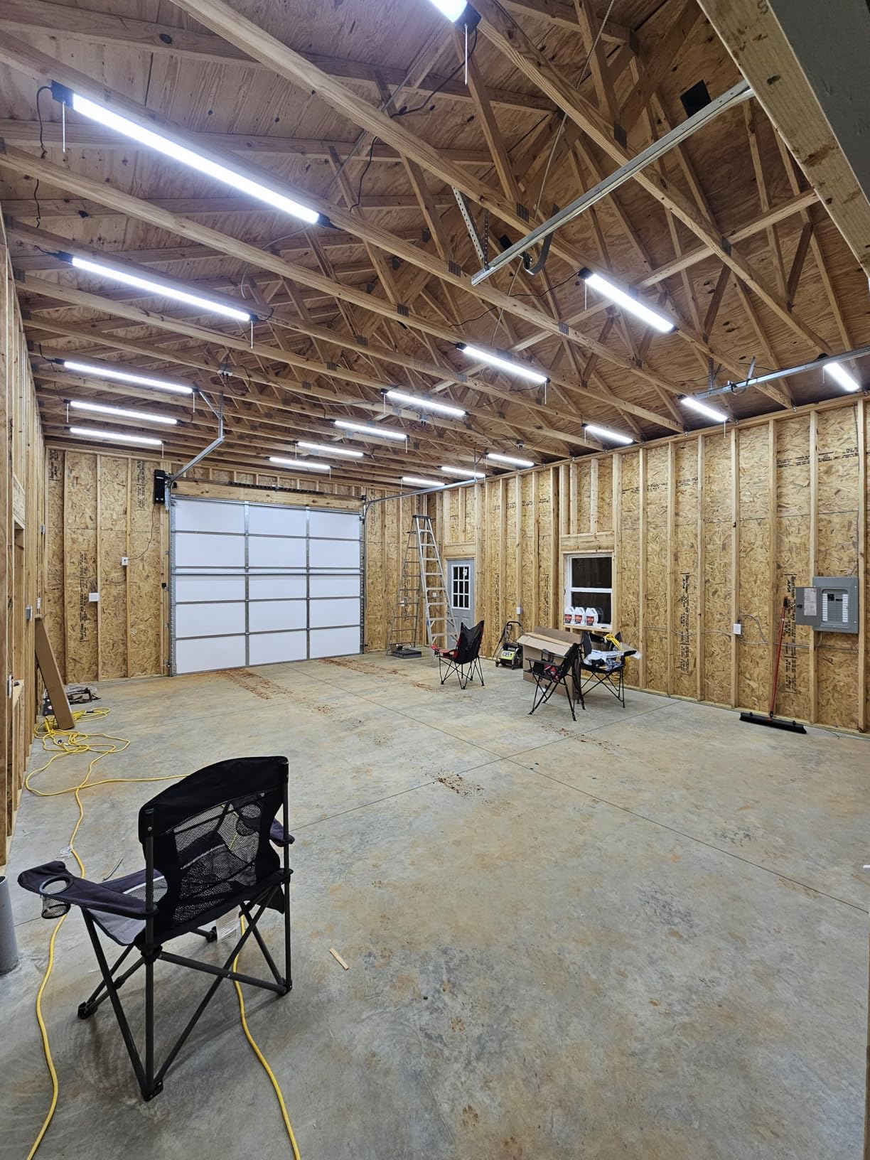 Barrina BS84 LED Shop Lights for Workshop 4FT, 84W, 10000LM, 5000K Linkable Light Fixture for Garage, Basement, Hanging or Flush Mount, ETL, 4 Packs Customer Review Barrina BS84 LED Shop Lights for Workshop 4FT, 84W, 10000LM, 5000K Linkable Light Fixture for Garage, Basement, Hanging or Flush Mount, ETL, 4 Packs - Customer Photo 1