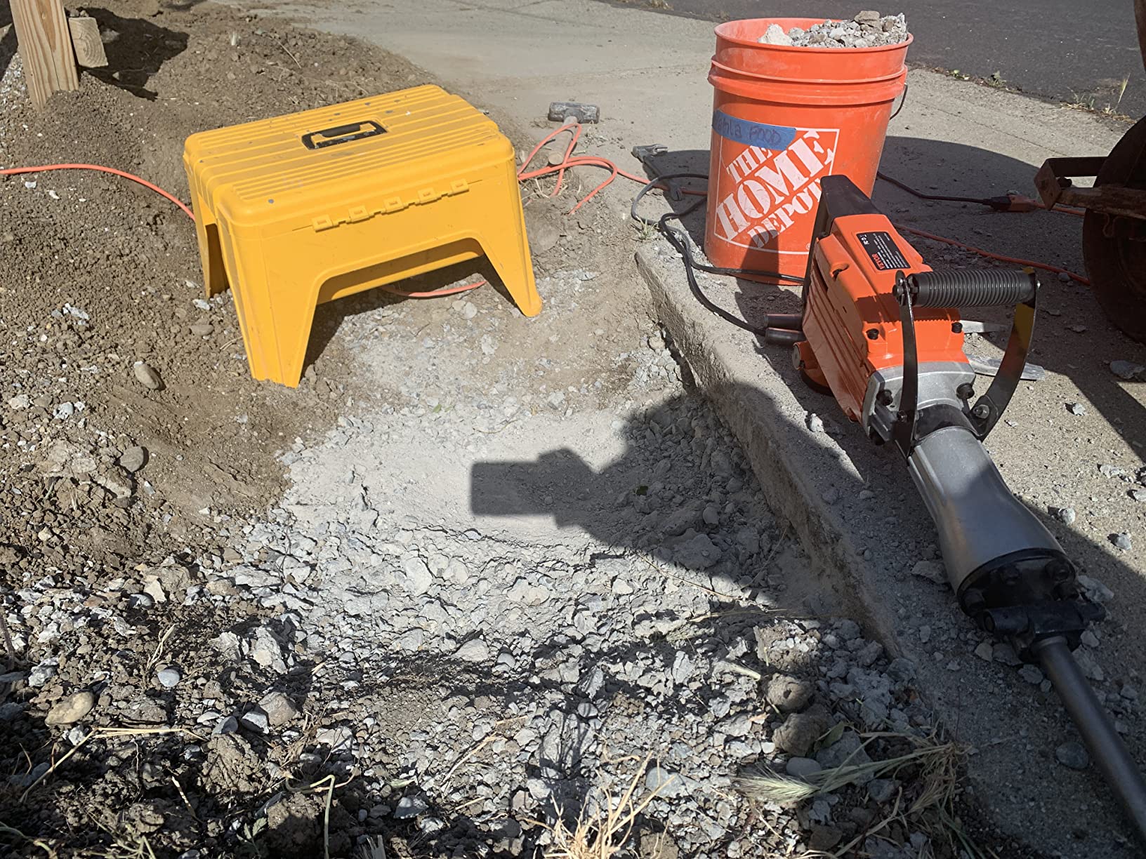 VEVOR Demolition Jack Hammer, MAX 2200W Electric Jackhammer Heavy Duty, 1400 BPM Concrete Breaker 4pcs Chisels Bit Chipping W/Case, Gloves Customer Review VEVOR Demolition Jack Hammer, MAX 2200W Electric Jackhammer Heavy Duty, 1400 BPM Concrete Breaker 4pcs Chisels Bit Chipping W/Case, Gloves - Customer Photo 2