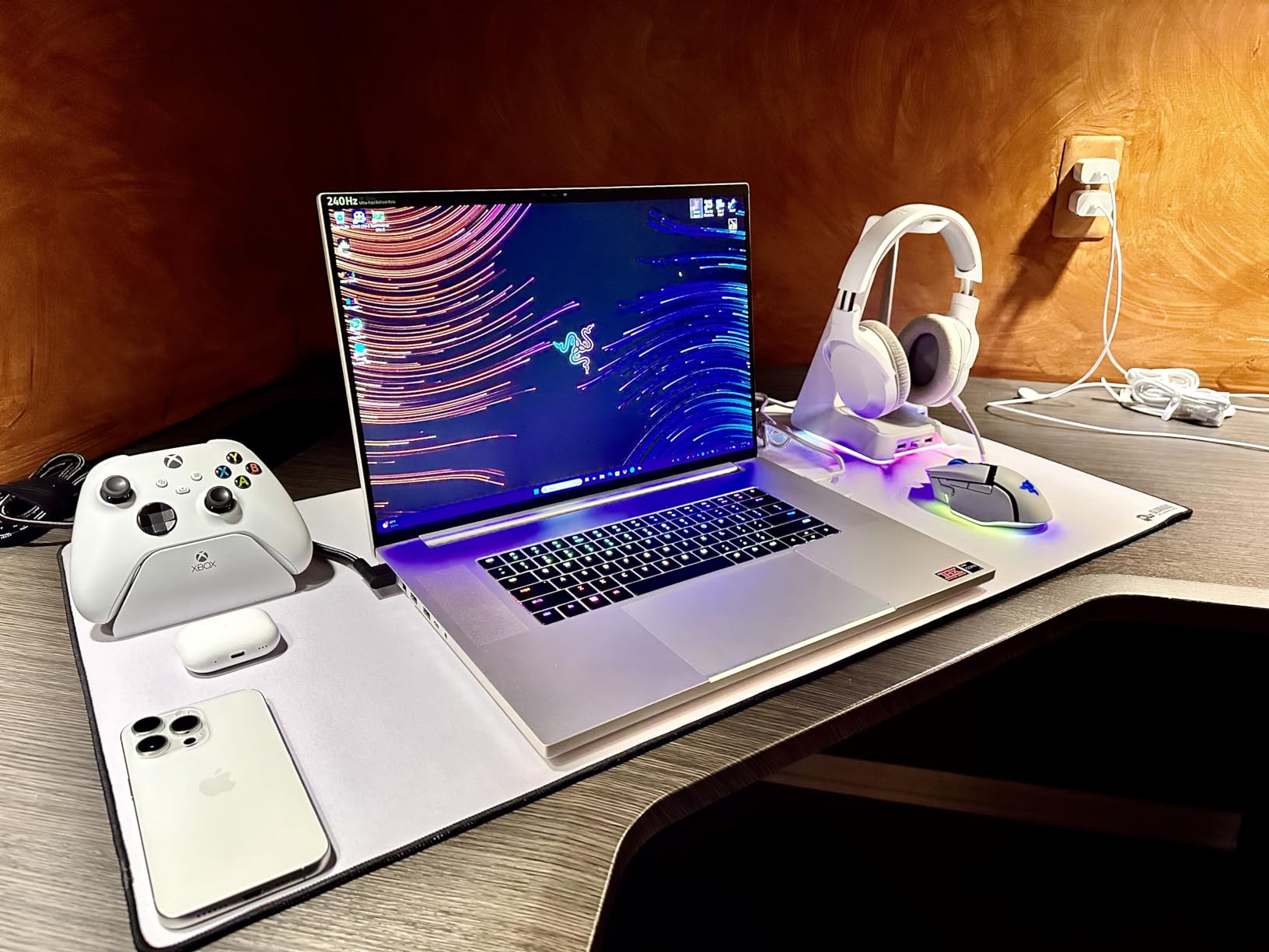 Razer Blade 18 Gaming Laptop: NVIDIA GeForce RTX 4090-13th Gen Intel 24-Core i9 HX CPU - 18 Razer Blade 18 Gaming Laptop: NVIDIA GeForce RTX 4090-13th Gen Intel 24-Core i9 HX CPU - 18