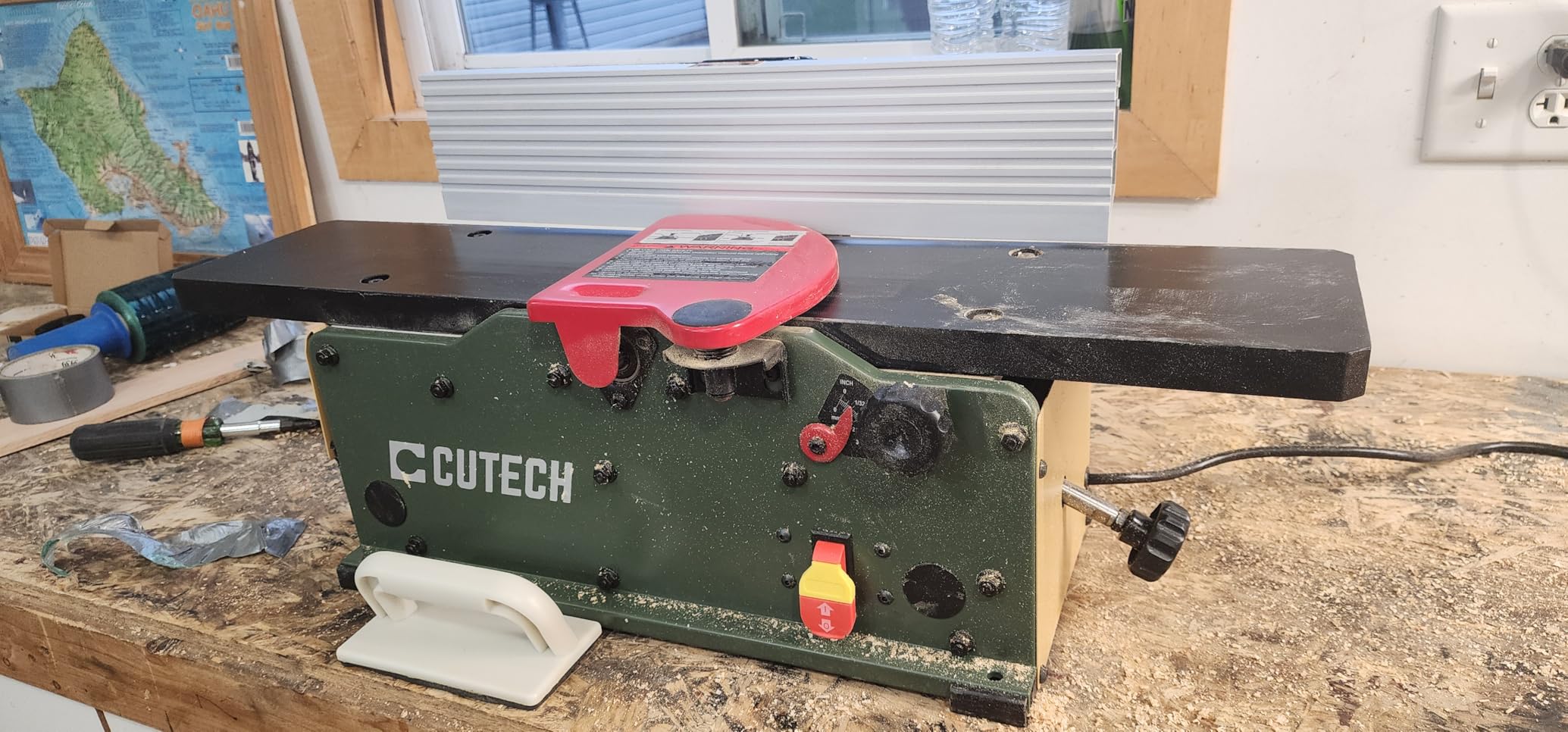 Cutech 40160HB 6-Inch Spiral Cutterhead Benchtop Jointer with Teflon-Coated Aluminum Tables, 12 TC Inserts, 19-5/8 Cutech 40160HB 6-Inch Spiral Cutterhead Benchtop Jointer with Teflon-Coated Aluminum Tables, 12 TC Inserts, 19-5/8