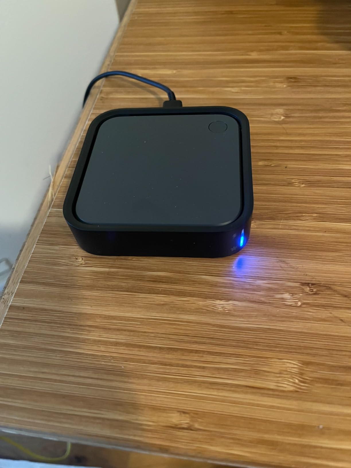 Samsung SmartThings Station with Power Adapter, 15W Super Fast Wireless Charger, Smart Home Hub, 2023, EP-P9500TBEGUS, Black - Customer Photo 1