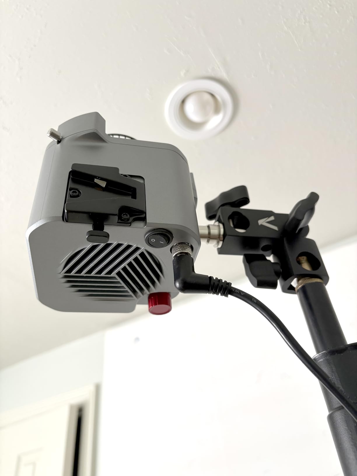 Aputure amaran COB 60xS Video Lighting Amaran 60x Upgrade Bi-Color Bowens Mount Point-Source LED Studio Light, SSI (D56) of 87, 33,300 lux @ 1m,App Control,9 Lighting FX Customer Review Aputure amaran COB 60xS Video Lighting Amaran 60x Upgrade Bi-Color Bowens Mount Point-Source LED Studio Light, SSI (D56) of 87, 33,300 lux @ 1m,App Control,9 Lighting FX - Customer Photo 1