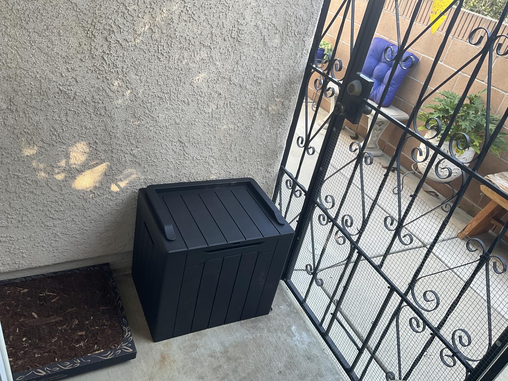 Devoko 30 Gallon Resin Deck Box Waterproof Outdoor Storage Box for Patio Furniture Pool Accessories Indoor Storage for Cushion Garden Tools (30 Gallon, Black) - Customer Photo 1