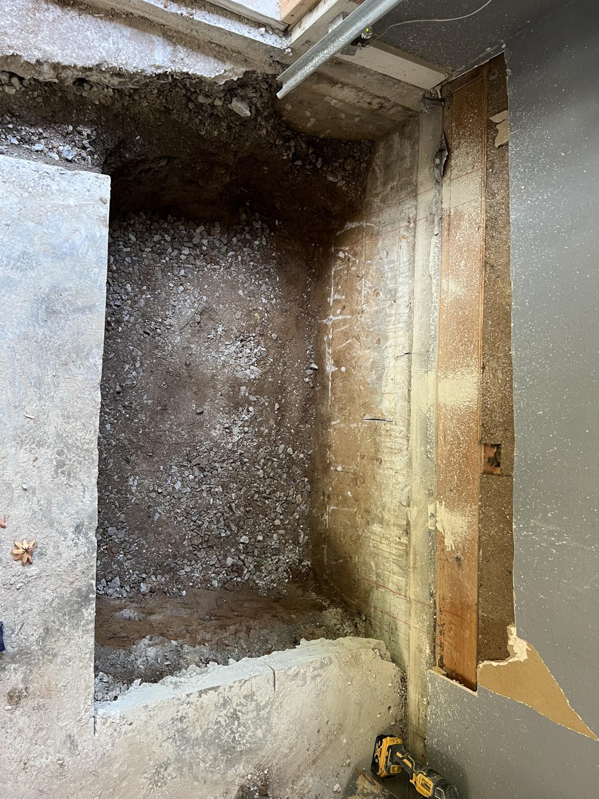 VEVOR Demolition Jack Hammer, MAX 1400W Electric Jackhammer Heavy Duty, 2900 BPM Concrete Breaker 2pcs Chisels Bits Chipping W/Case, Gloves Customer Review VEVOR Demolition Jack Hammer, MAX 1400W Electric Jackhammer Heavy Duty, 2900 BPM Concrete Breaker 2pcs Chisels Bits Chipping W/Case, Gloves - Customer Photo 1