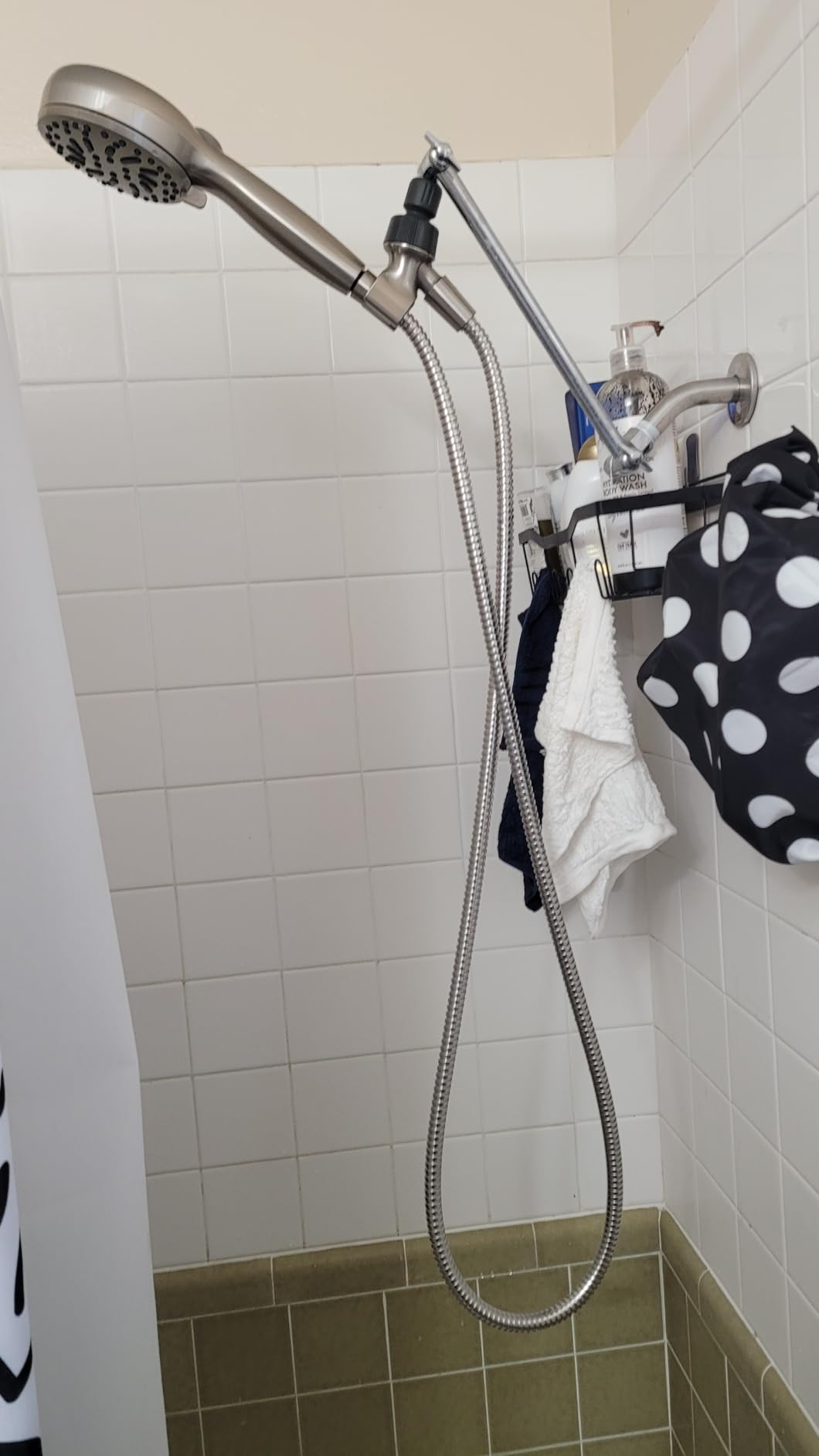 Delta Faucet ProClean Chrome Shower Head with Handheld, Showerhead with High Pressure Spray, Handheld Shower Head, 6 Spray Settings, Chrome 75740 Customer Review Delta Faucet ProClean Chrome Shower Head with Handheld, Showerhead with High Pressure Spray, Handheld Shower Head, 6 Spray Settings, Chrome 75740 - Customer Photo 4