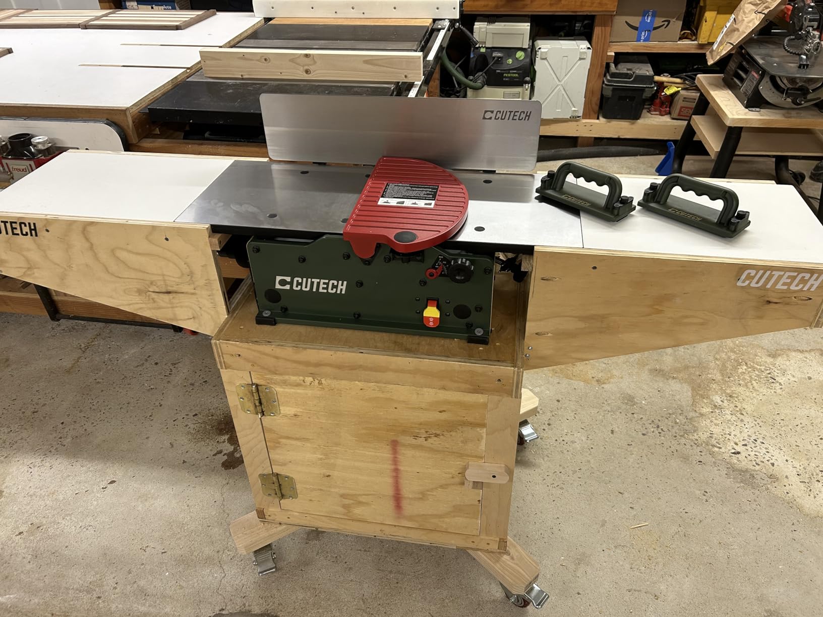 Cutech 40180HI 8-Inch Spiral Cutterhead Benchtop Jointer with Cast Iron Tables, 16 TC Inserts, Extra Long 24 Cutech 40180HI 8-Inch Spiral Cutterhead Benchtop Jointer with Cast Iron Tables, 16 TC Inserts, Extra Long 24