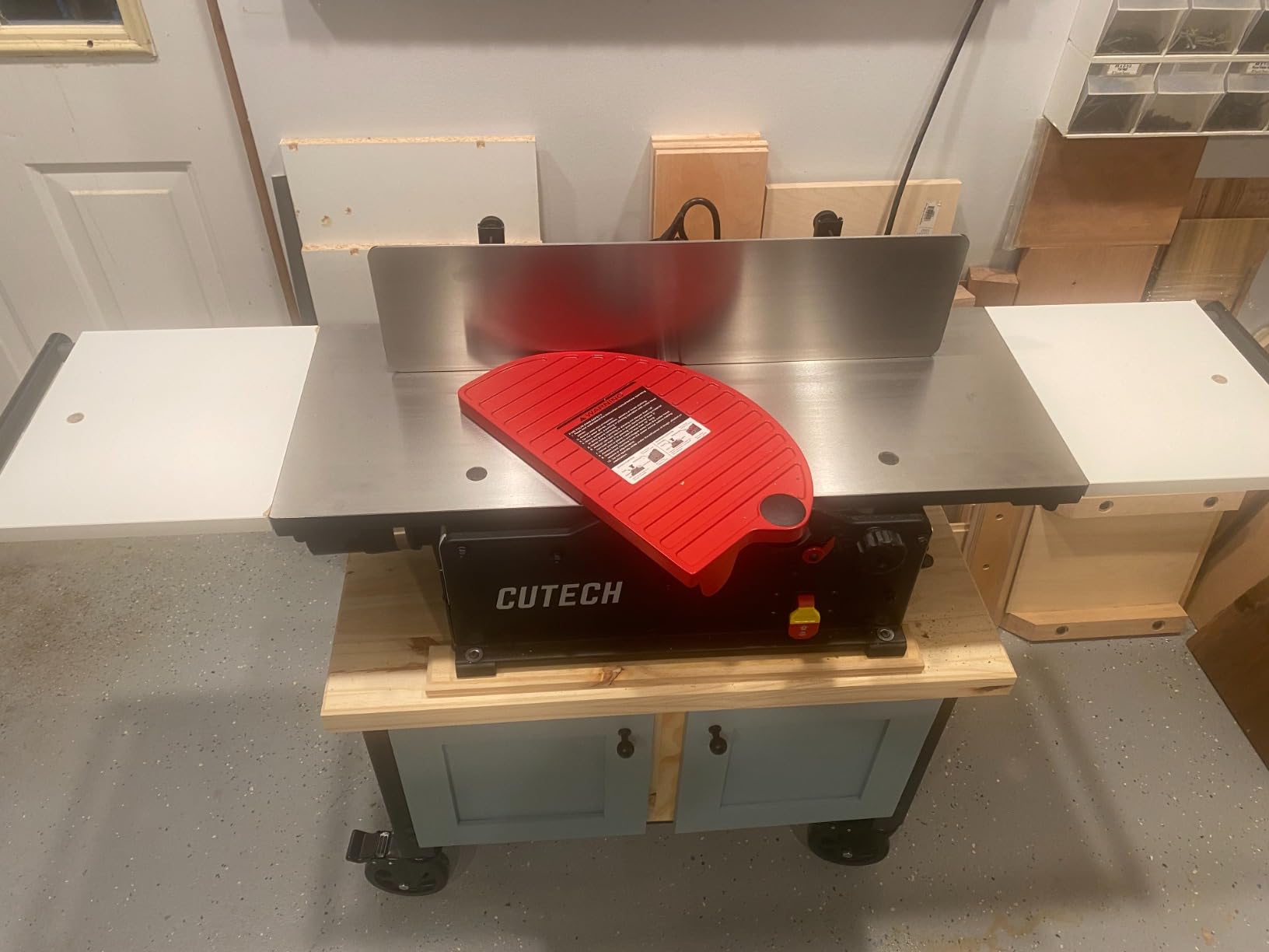 Cutech 40180HI 8-Inch Spiral Cutterhead Benchtop Jointer with Cast Iron Tables, 16 TC Inserts, Extra Long 24 Cutech 40180HI 8-Inch Spiral Cutterhead Benchtop Jointer with Cast Iron Tables, 16 TC Inserts, Extra Long 24