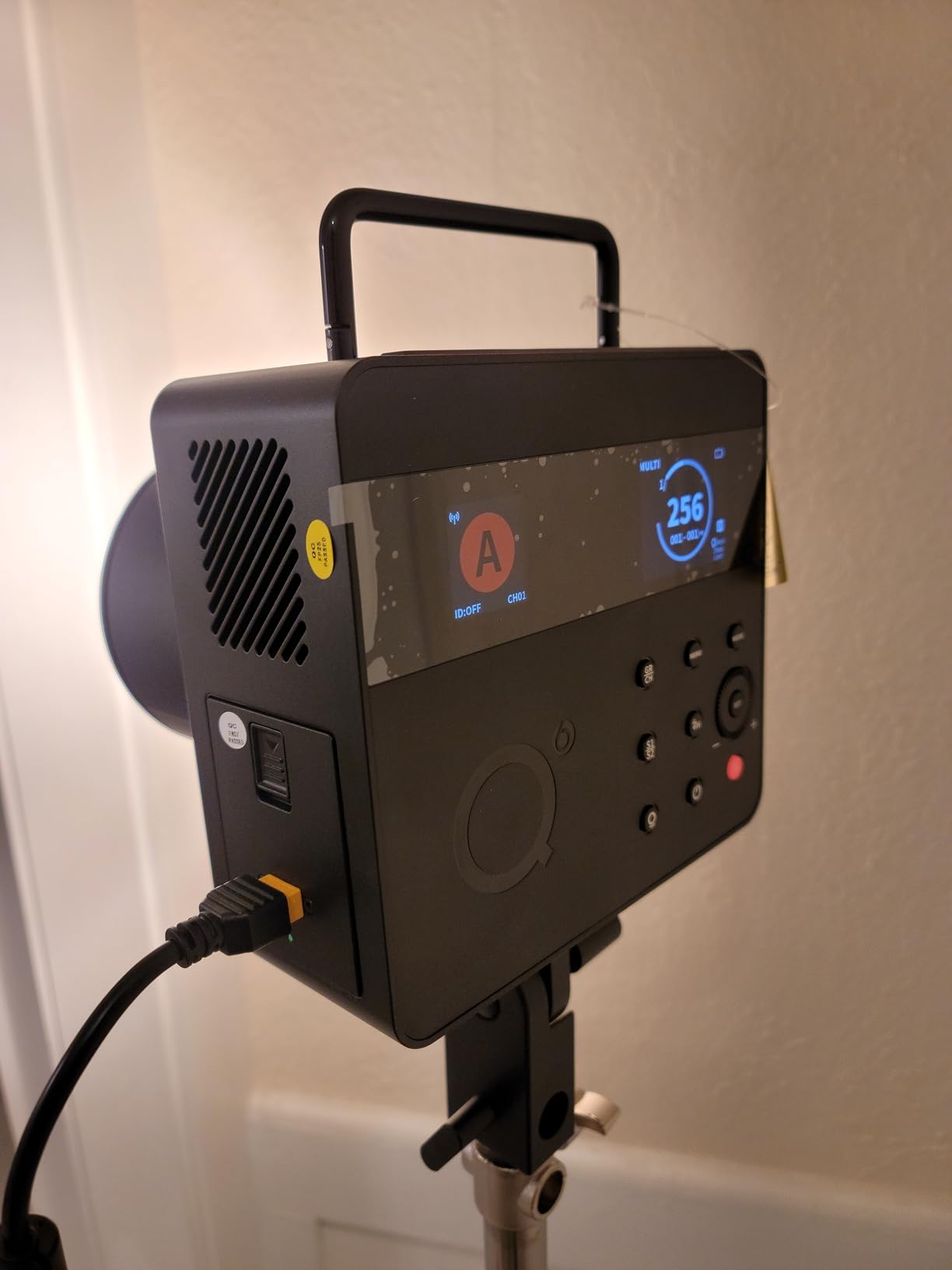 NEEWER Q4 400Ws 2.4G TTL Outdoor Studio Flash Strobe (New Look),1/8000 HSS 2800mAh Battery Powered Photography Monolight Speedlite 30W Modeling Lamp/400 Full Power Flash/0.01-1.2s Recycle/Bowens Mount - Customer Photo 2