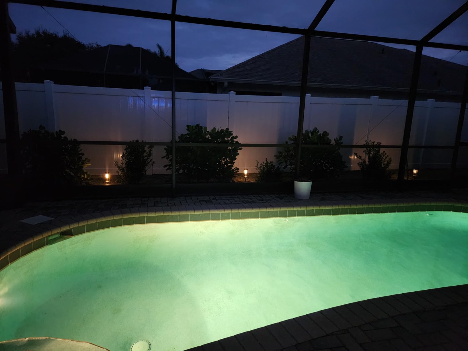 BITPOTT Bright Solar Pathway Lights Outdoor, 8 Pack Solar Powered Garden Lights Waterproof IP65, Auto On/Off Outdoor Light for Lawn Patio Walkway Driveway Decor Landscape Lighting - Customer Photo 2