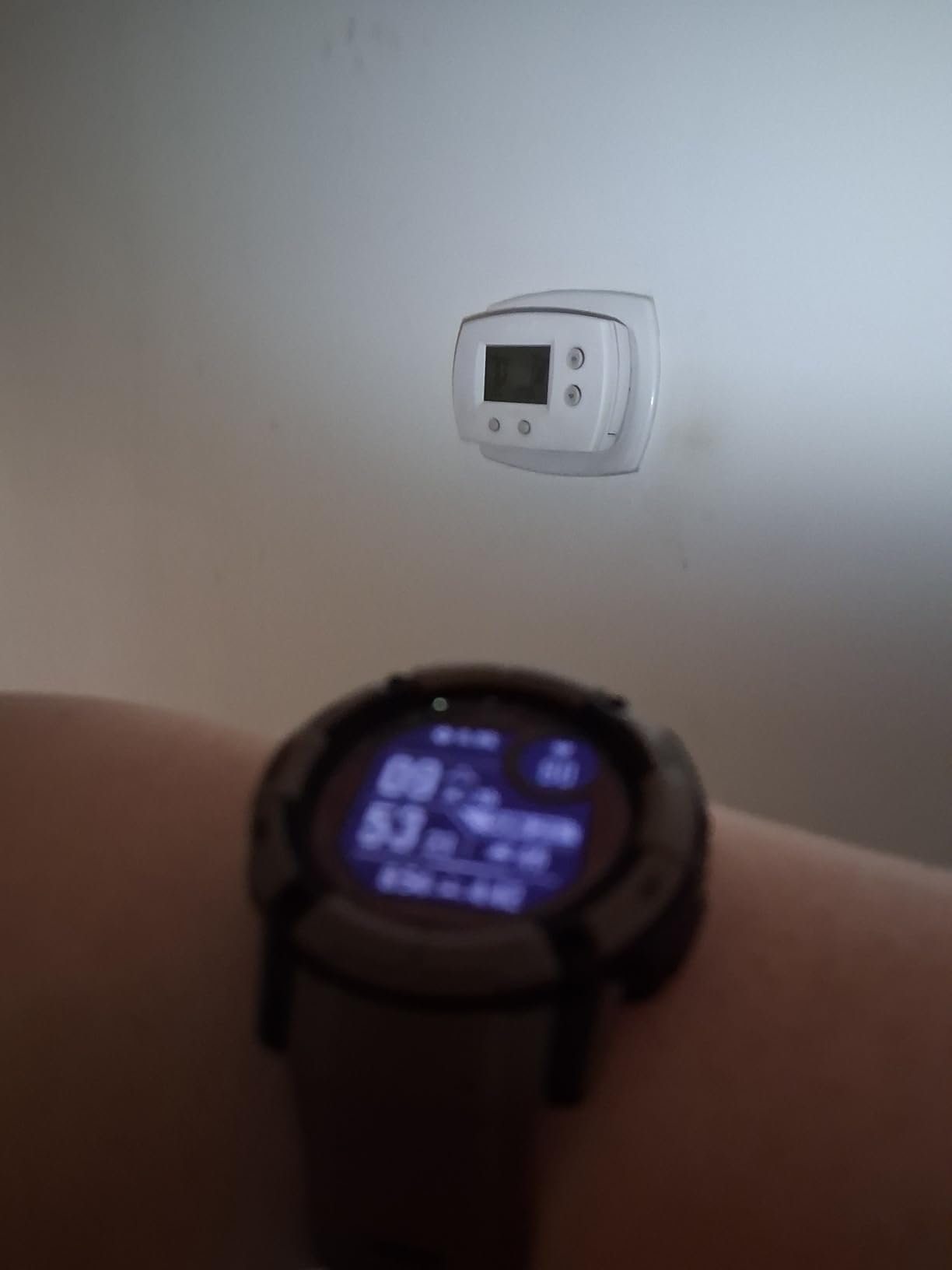 Garmin Instinct 2X Solar, Rugged GPS Smartwatch, Built-in Flashlight, Solar Charging Capability, Multi-Band GNSS, Graphite - Customer Photo 1