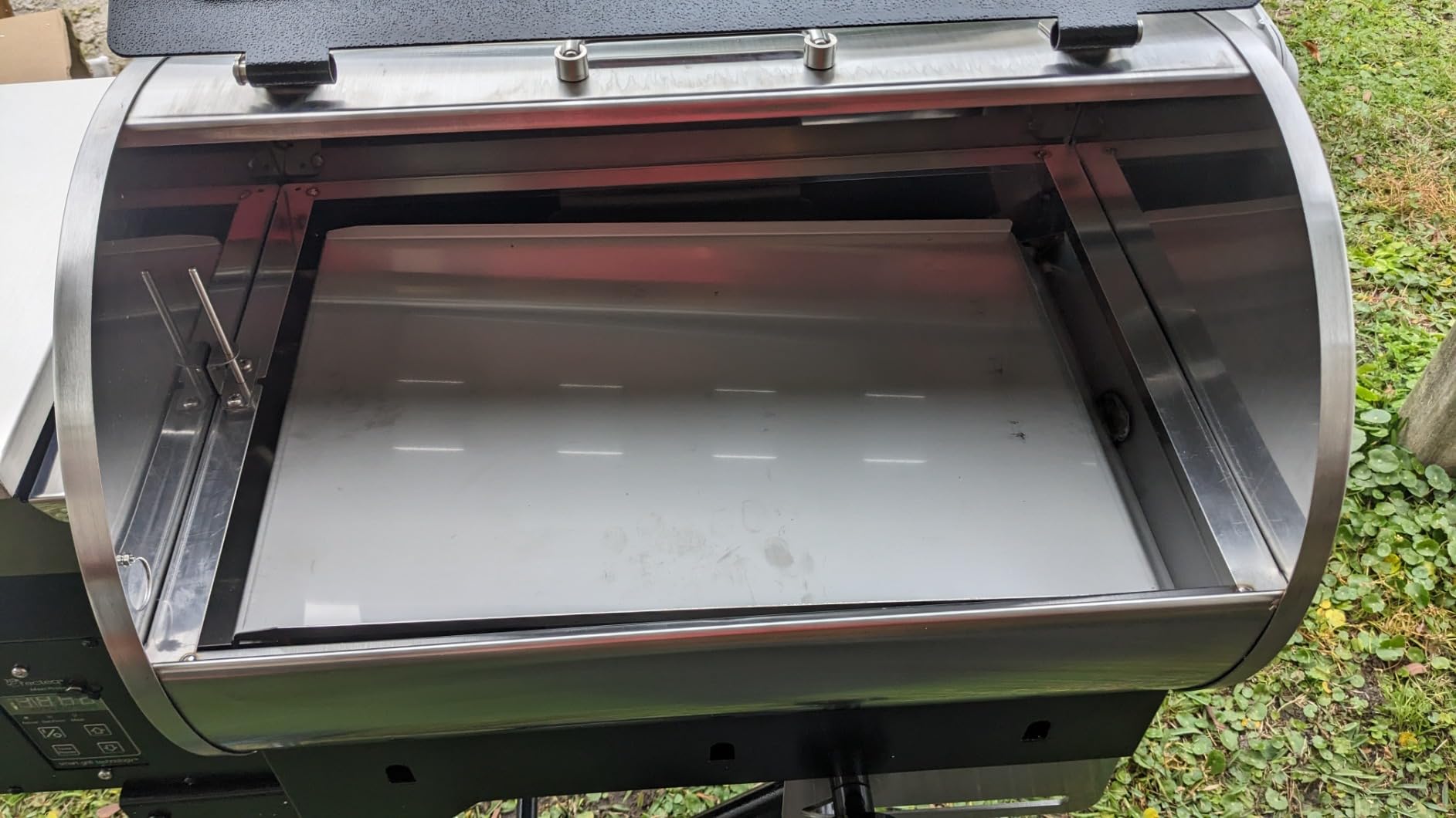 recteq Pellet Grill - Road Warrior 340, Portable Electric Pellet Smoker Grill, BBQ, Wood Pellets, Sear, Smoke, and More Customer Review recteq Pellet Grill - Road Warrior 340, Portable Electric Pellet Smoker Grill, BBQ, Wood Pellets, Sear, Smoke, and More - Customer Photo 1