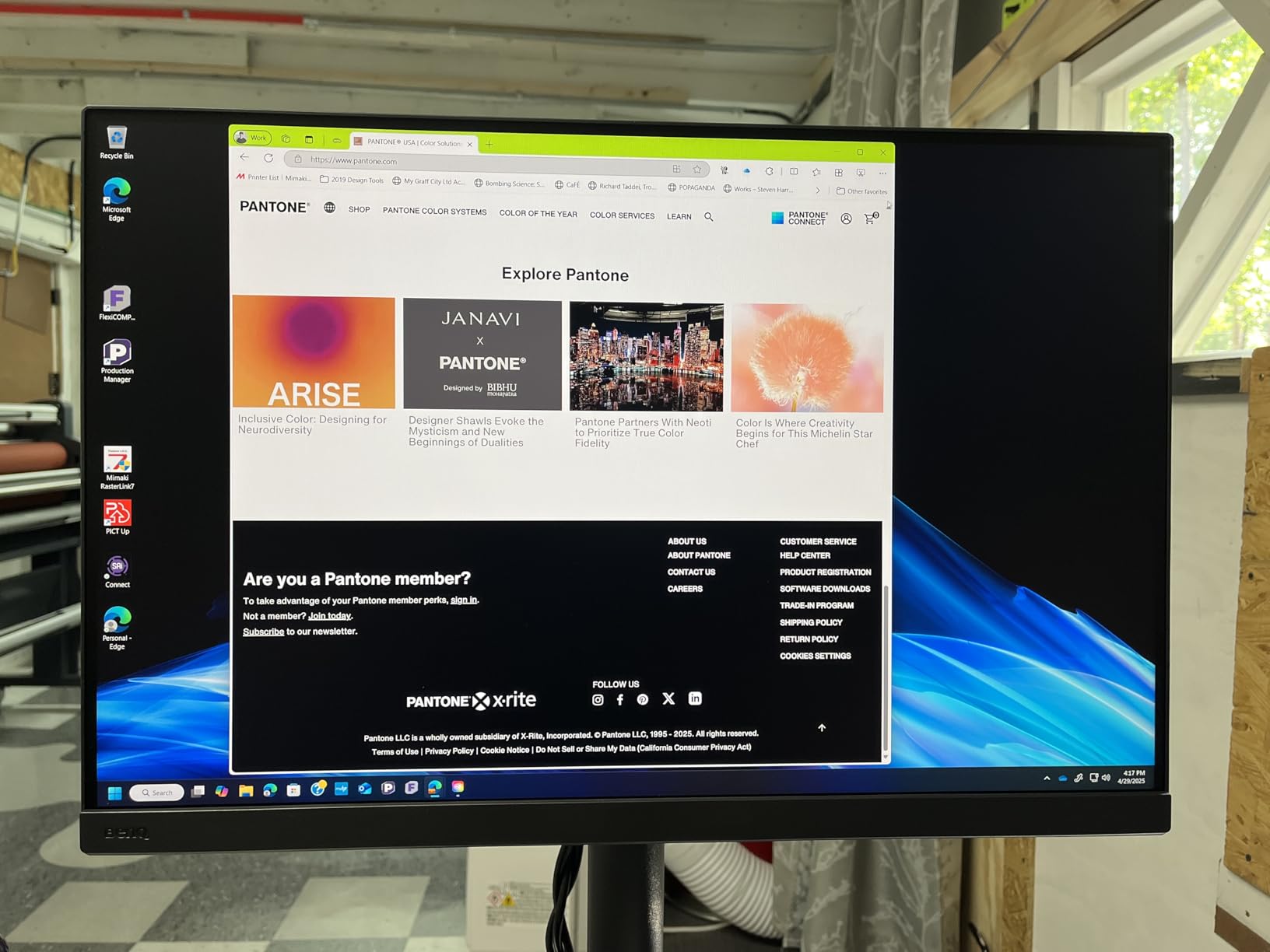 BenQ SW272Q 27-inch 2K 90W USB-C Photographer Monitor - Customer Photo 1