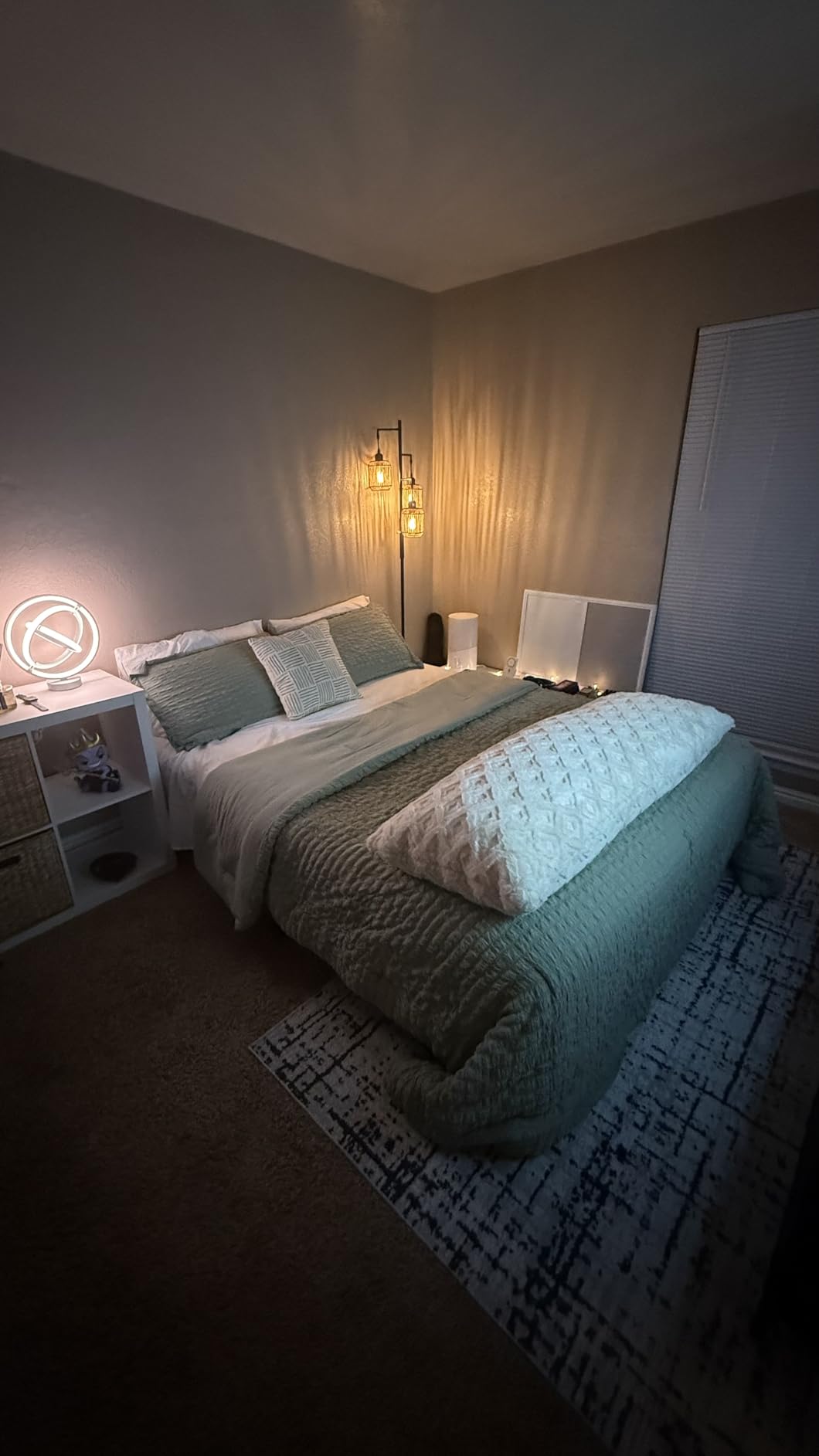 14 Inch Queen Bed Frame Heavy Duty Steel Slat Support Metal Platform Bed Frame Queen Size No Box Spring Needed, Easy Assembly, Black Customer Review 14 Inch Queen Bed Frame Heavy Duty Steel Slat Support Metal Platform Bed Frame Queen Size No Box Spring Needed, Easy Assembly, Black - Customer Photo 3