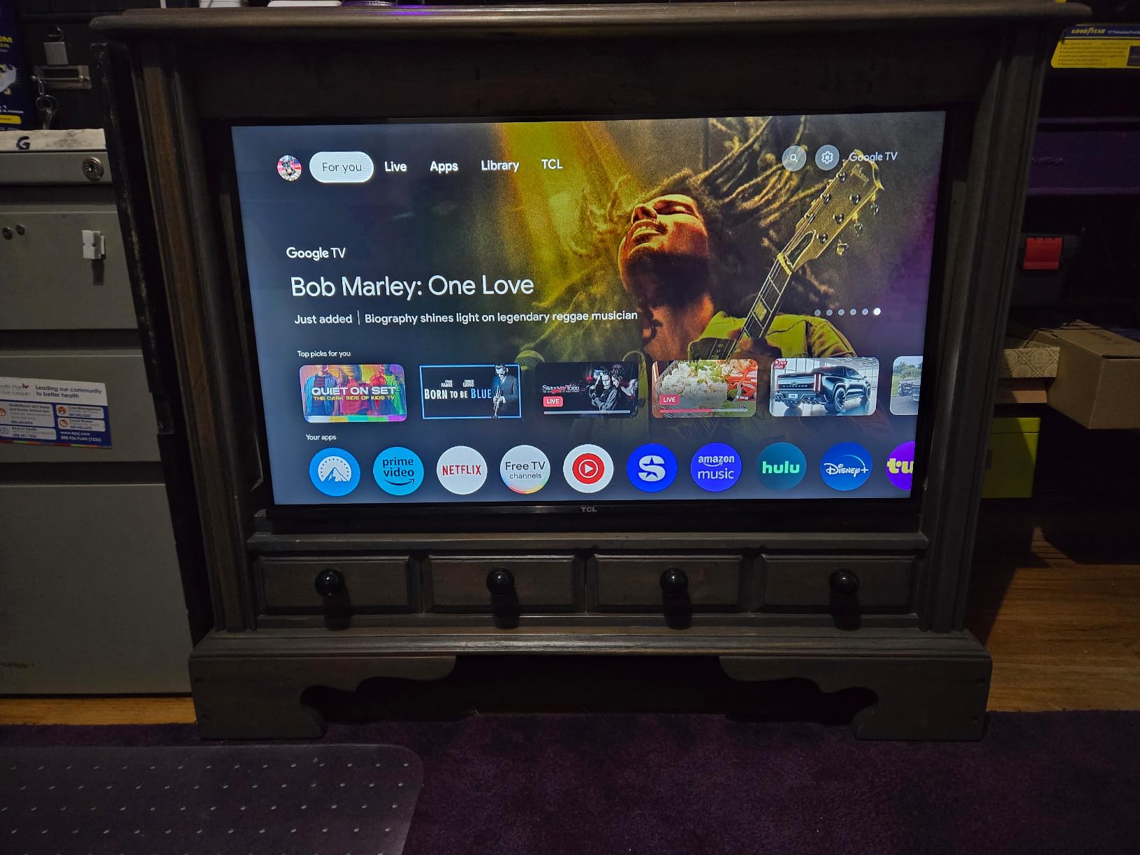 TCL 32-Inch Class S3 1080p LED Smart TV with Google TV (32S350G, 2023 Model), Google Assistant Built-in with Voice Remote, Compatible with Alexa, Streaming FHD Television - Customer Photo 1