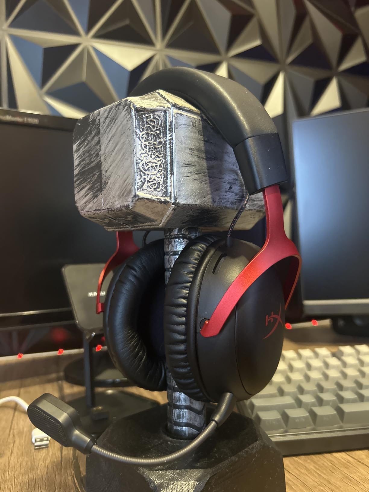 Cloud III - Wired Gaming Headset, PC, PS5, Xbox Series X|S, Angled 53mm Drivers, DTS Spatial Audio, Memory Foam, Durable Frame, Ultra-Clear 10mm Mic, USB-C, USB-A, 3.5mm - Black/Red customer photo 2