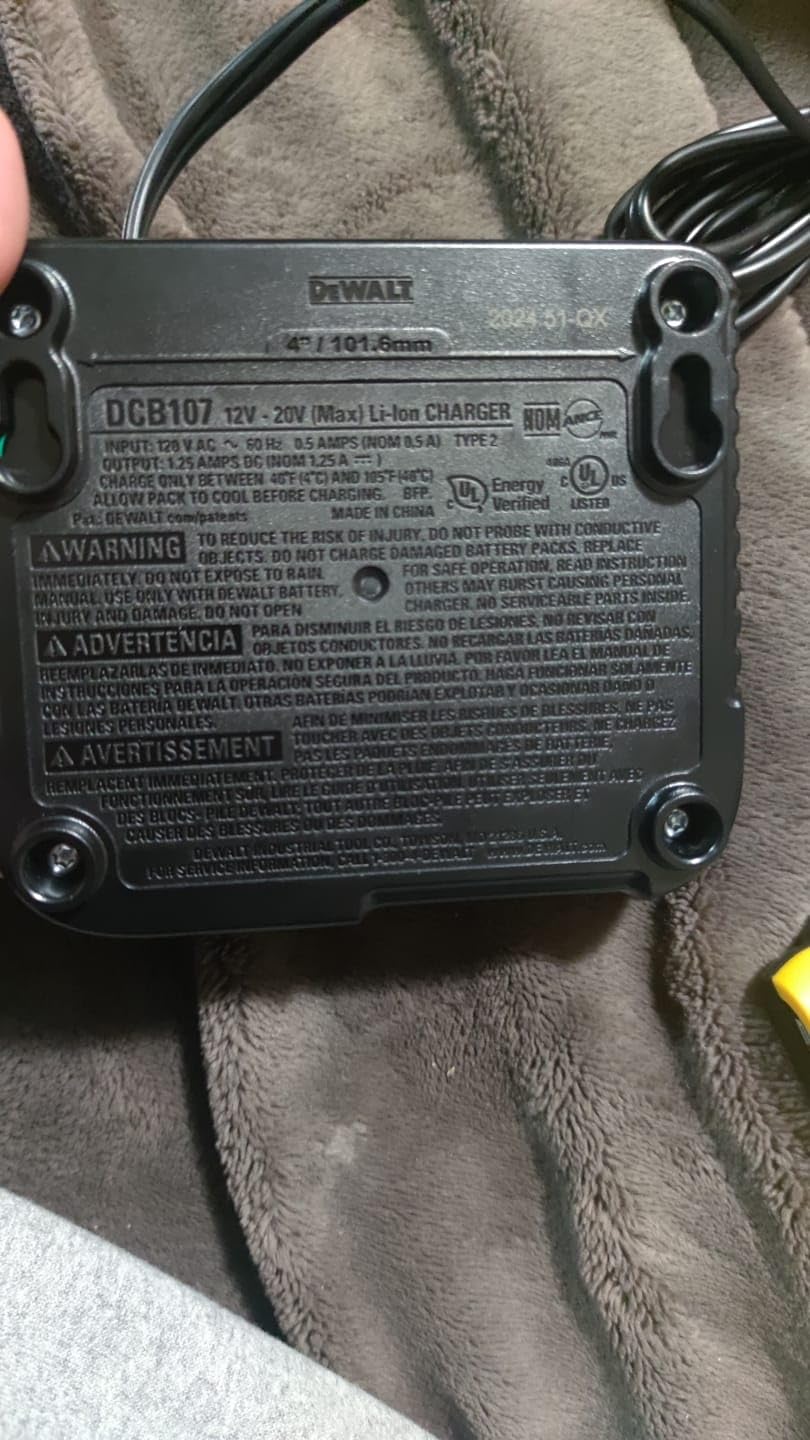 DEWALT 20V MAX Cordless Drill Driver Set, Electric Drill, Brushless 1/2 In 2 Speed, 2.0 Ah Battery and Charger Included, LED Light (DCD777D1) - Customer Photo 2