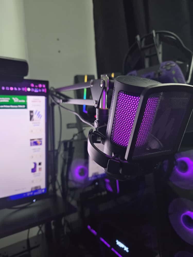 MAONO Gaming USB Microphone, Noise Cancellation Condenser Mic with Mute, Gain, Monitoring, Boom Arm Mic for Streaming, Podcast, Twitch, YouTube, Discord, PC, Computer, PS4, PS5, Mac, GamerWave DGM20S - Customer Photo 2