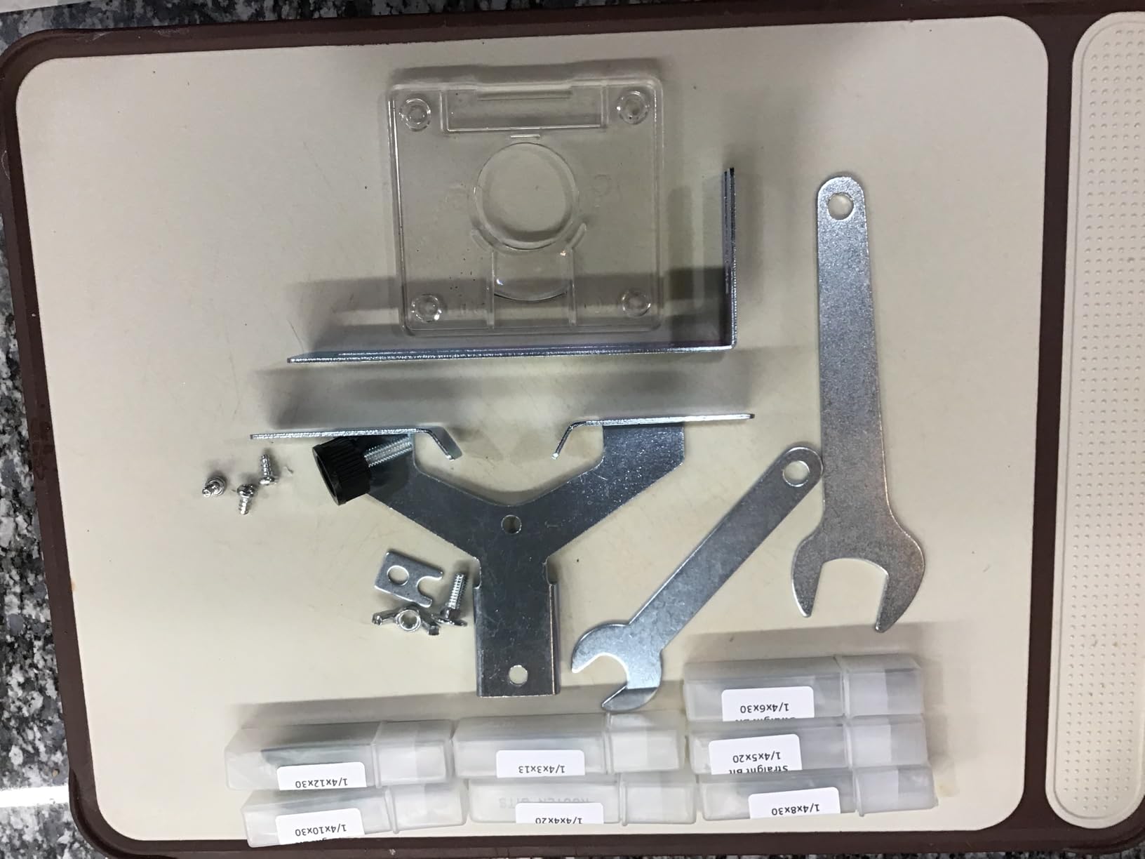 VEVOR Compact Router 1.25HP With Fixed Base, Plunge Base and Tilt Base, Variable Speed Wood Router Kit Max Torque 30,000RPM - Customer Photo 2