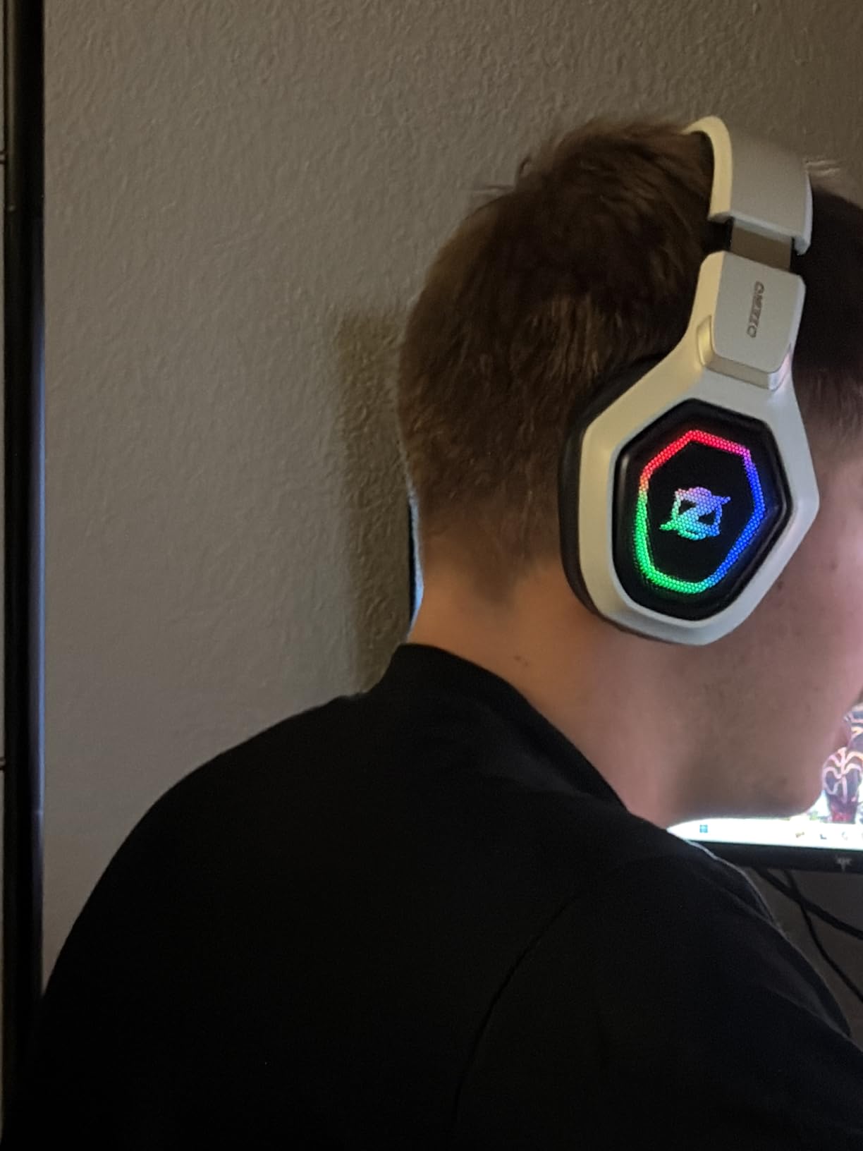 Ozeino 2.4GHz Wireless Gaming Headset for PC, Ps5, Ps4 - Lossless Audio USB & Type-C Ultra Stable Gaming Headphones with Flip Microphone, 40-Hr Battery Gamer Headset for Switch, Laptop, Mobile, Mac Customer Review Ozeino 2.4GHz Wireless Gaming Headset for PC, Ps5, Ps4 - Lossless Audio USB & Type-C Ultra Stable Gaming Headphones with Flip Microphone, 40-Hr Battery Gamer Headset for Switch, Laptop, Mobile, Mac - Customer Photo 1