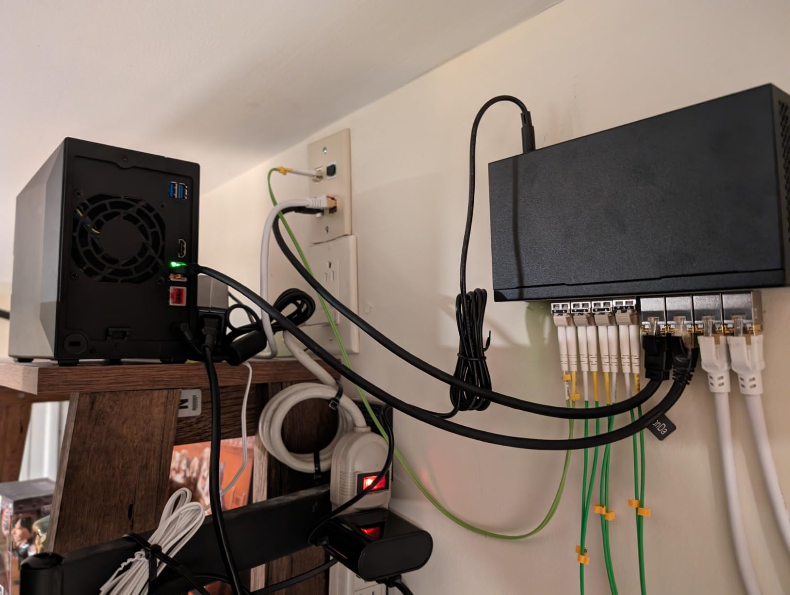 Asustor AS5402T, 2 Bay NAS, Intel Quad-Core 2.0GHz CPU, 4X M.2 NVMe SSD Slots, 2x2.5GbE Ports, 4GB DDR4 RAM, Cloud Storage for Gaming and Live Stream, Network Attached Storage(Diskless) Customer Review Asustor AS5402T, 2 Bay NAS, Intel Quad-Core 2.0GHz CPU, 4X M.2 NVMe SSD Slots, 2x2.5GbE Ports, 4GB DDR4 RAM, Cloud Storage for Gaming and Live Stream, Network Attached Storage(Diskless) - Customer Photo 1