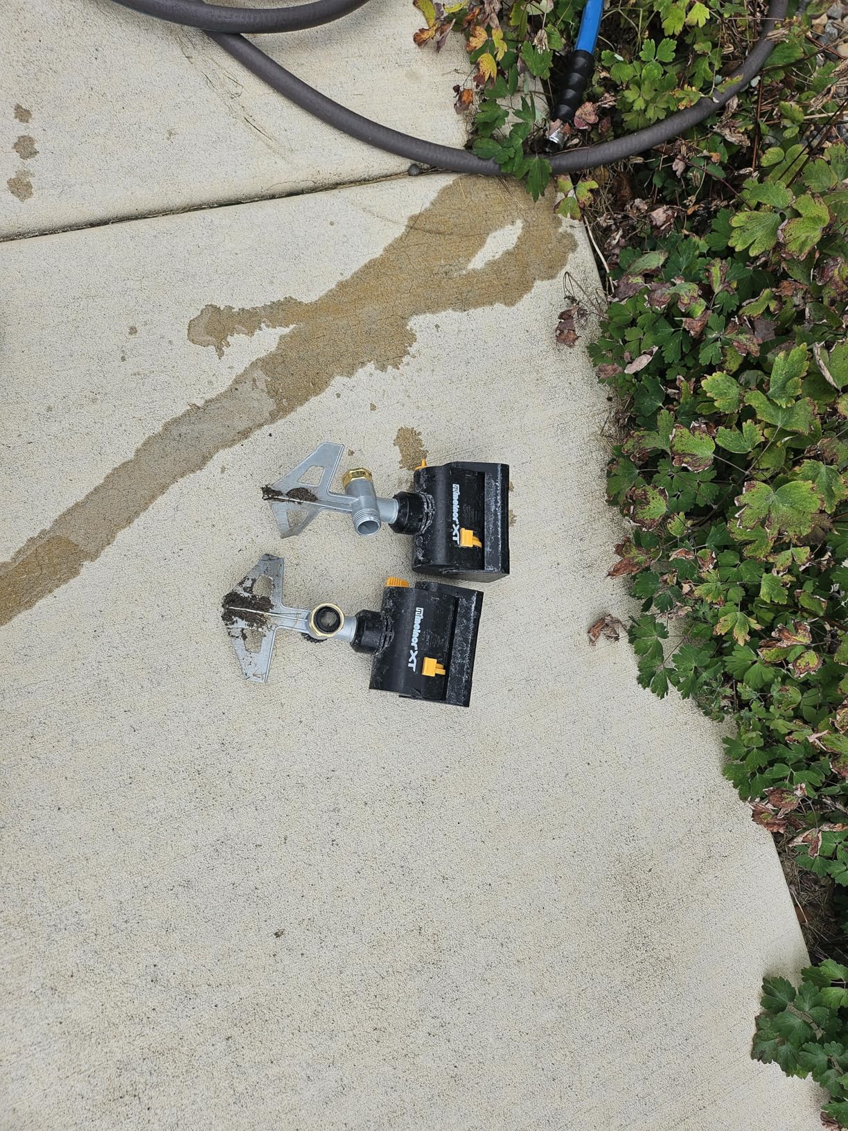 Melnor 65137AMZ MiniMax Turbo Oscillating Sprinkler on Step Spike, 4000 sq. ft., 4-Way Adjustable, Quick Connect Bundle, Yellow - Customer Photo 2