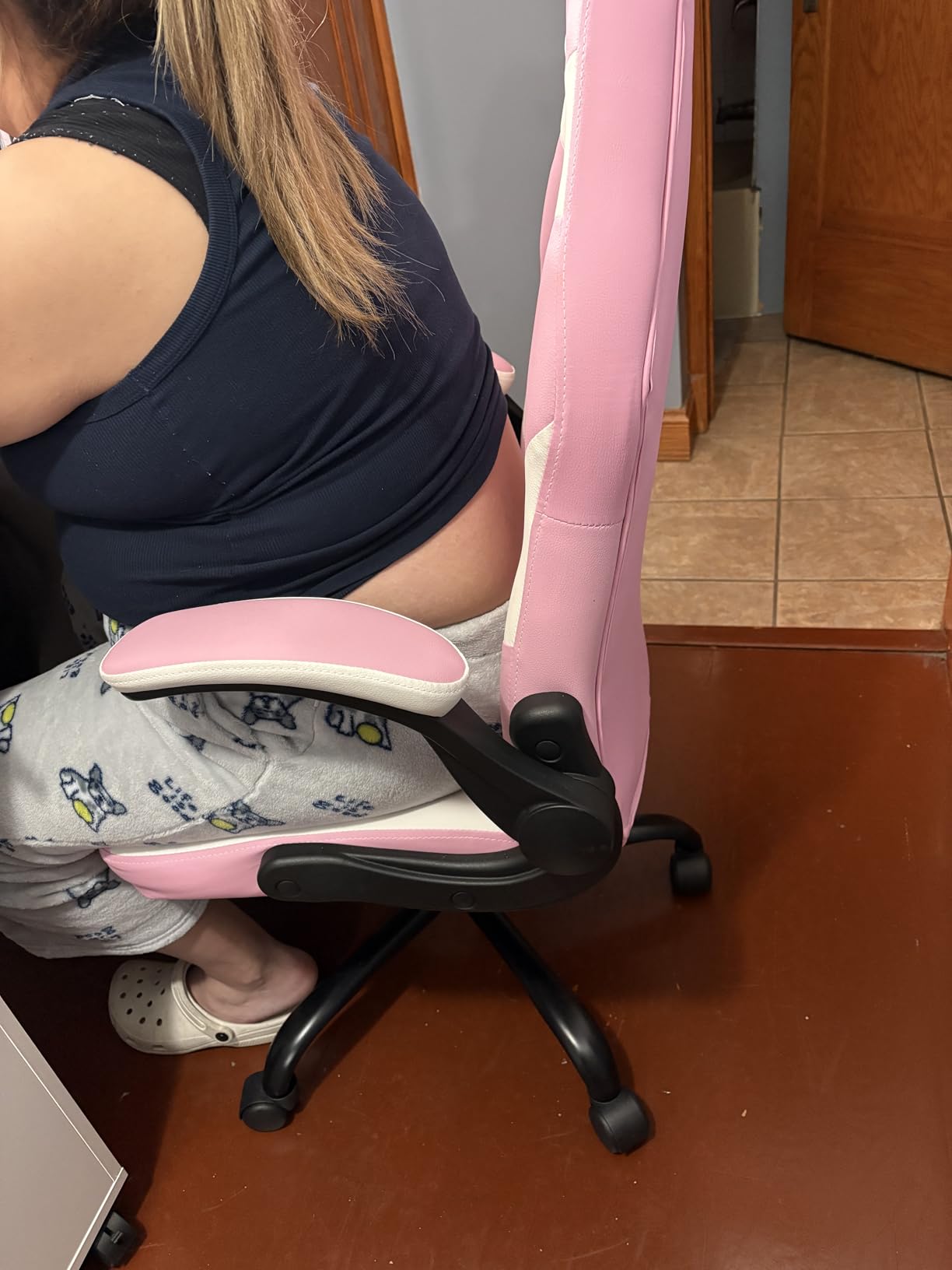 N-GEN Video Gaming Chair Ergonomic Computer Desk Office Chair with Lumbar Support Adjustable Height Swivel Wheels Flip-Up Arms PU Leather Home and Office (Black) - Customer Photo 2