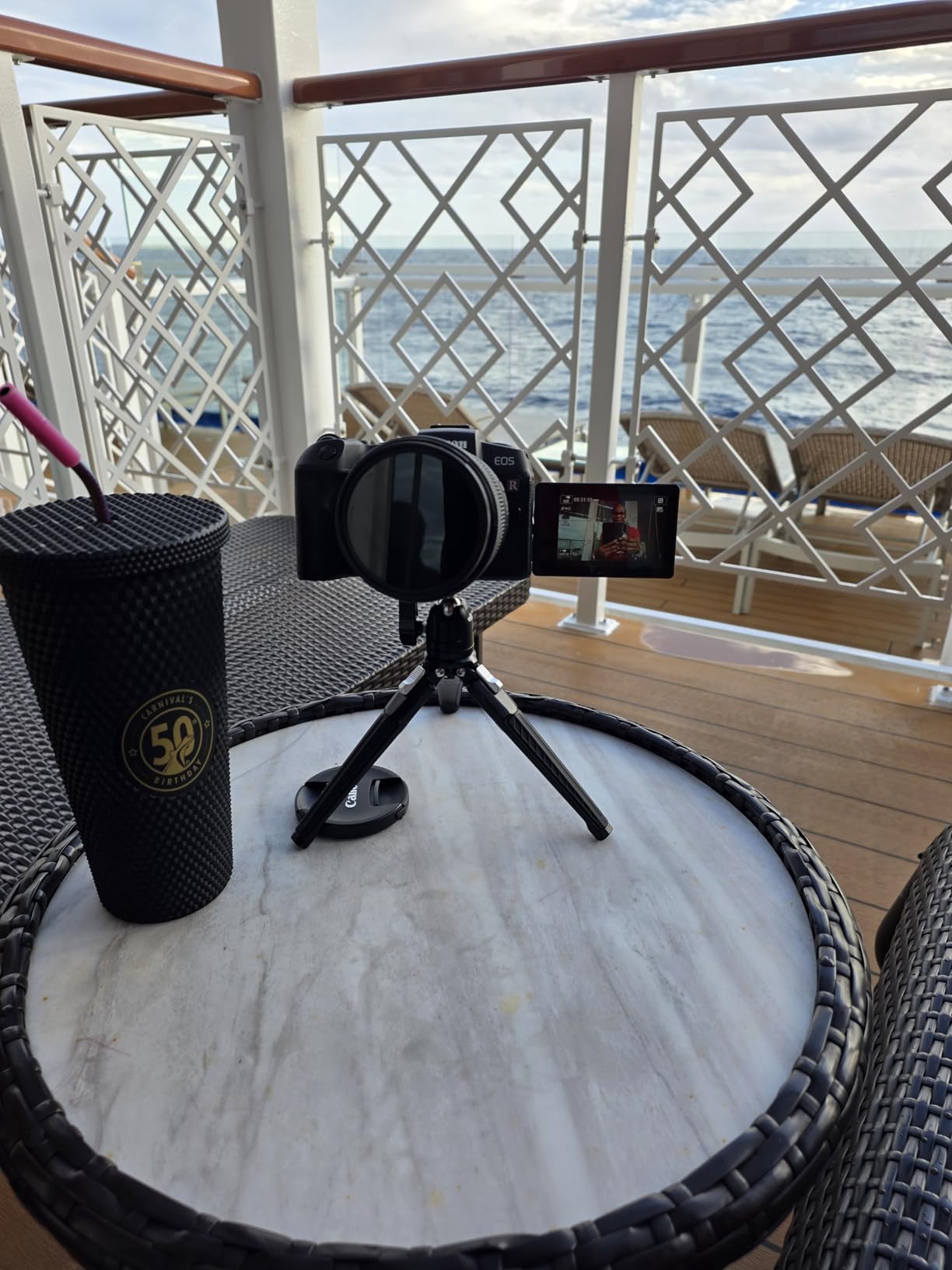 NEEWER Mini Metal Table Tripod with 360° Ball Head, Supports Vertical Recording - Customer Photo 1