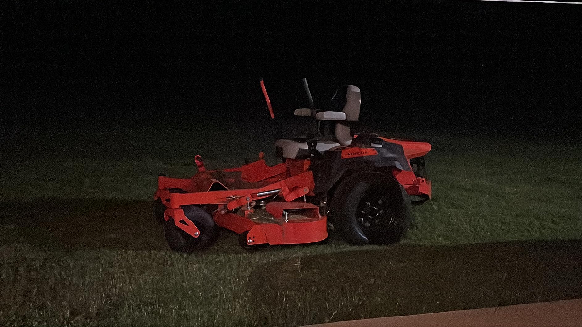 Ariens APEX (52
