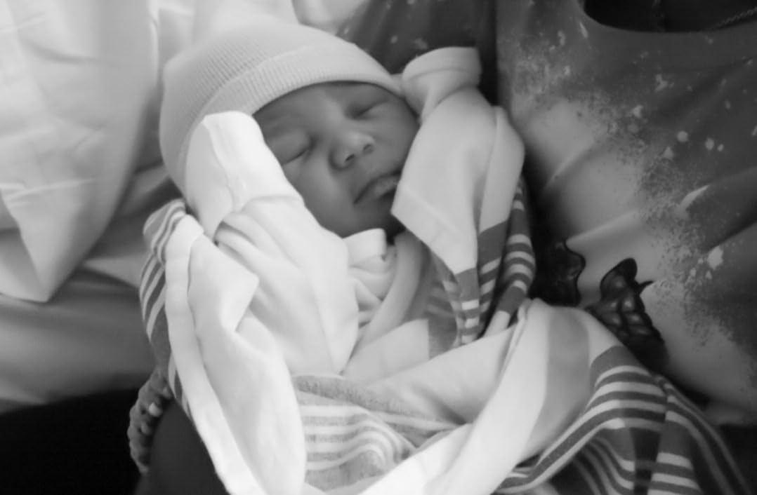 Canon EOS R100 Mirrorless Camera with RF-S18-45mm F4.5-6.3 IS STM Lens Kit, 24.1 Megapixel CMOS (APS-C) Sensor, 4K Video, RF Mount | Black Bundled with 64GB Memory Card & Camera Shoulder Bag (3 Items) - Customer Photo 3