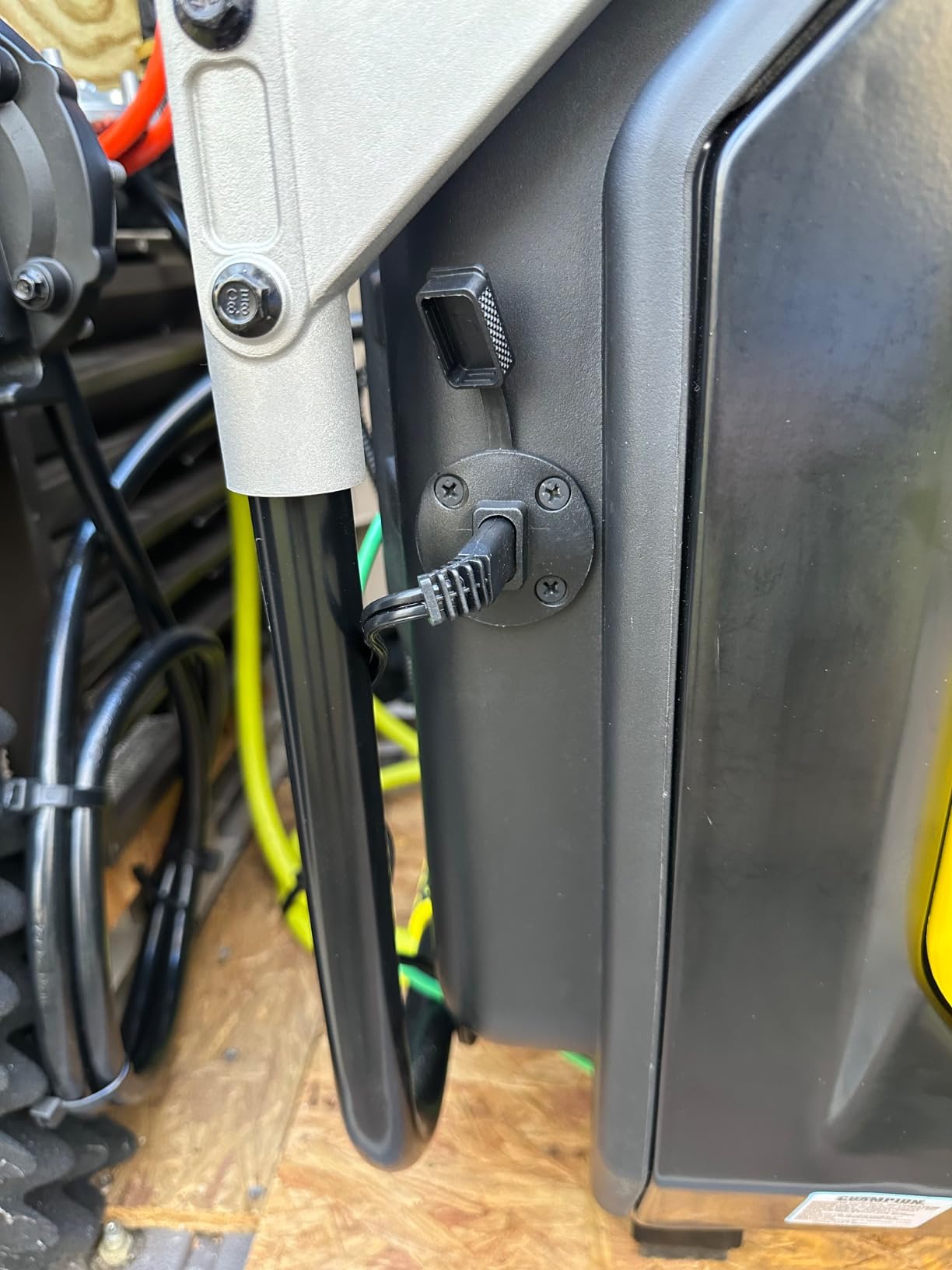 Champion Power Equipment 8500-Watt Electric Start Dual Fuel Home Backup Portable Inverter Generator with Quiet Technology and CO Shield - Customer Photo 1