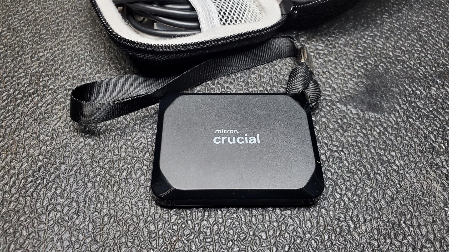 Crucial X10 Pro 1TB Portable SSD, Up to 2100MB/s Read, 2000MB/s Write, 3.2 USB-C, External Solid State Drive, Durable Storage for PC & Mac, for Professional Creators - Customer Photo 1
