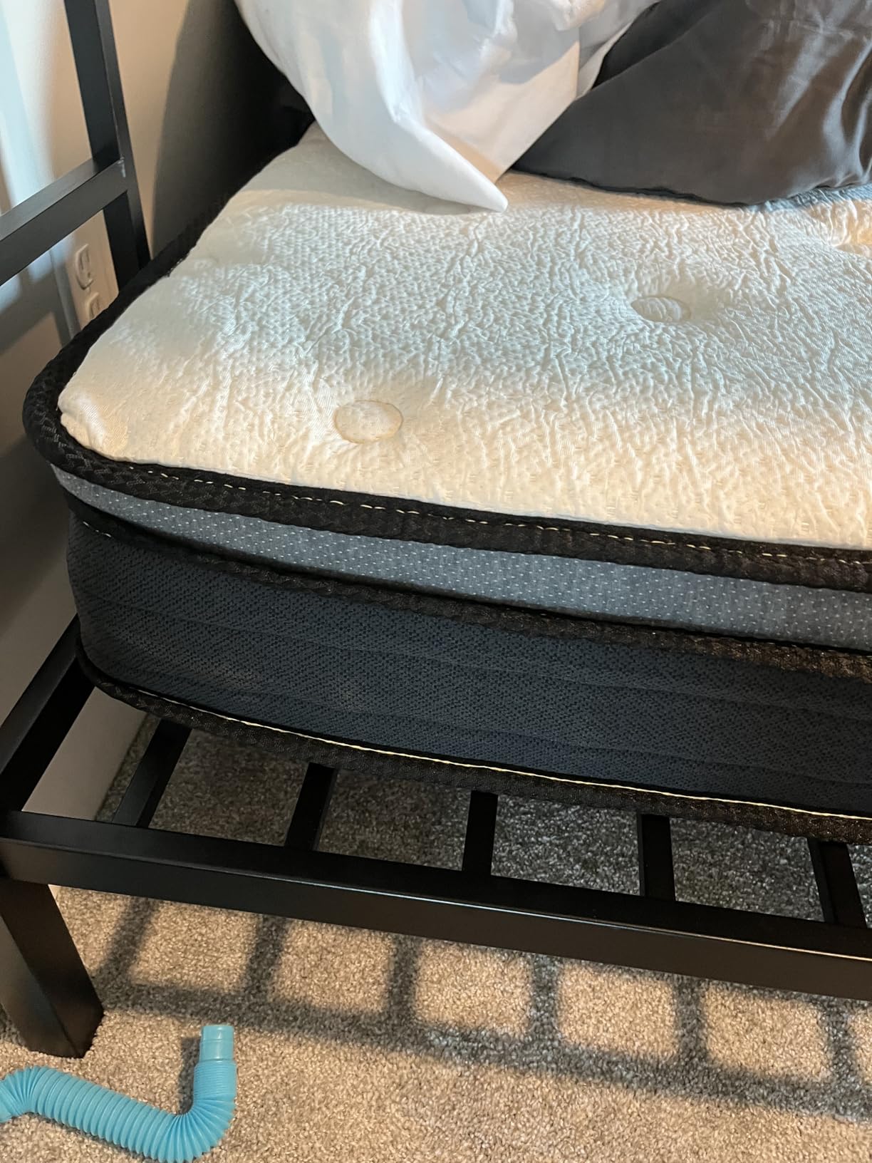 Queen Mattress 10 Inch Hybrid Mattress in a Box with Gel Memory Foam Mattress, Individually Wrapped Pocket Coils Innerspring Mattress, Pressure Relief, Back Pain Relief, CertiPUR-US - Customer Photo 1